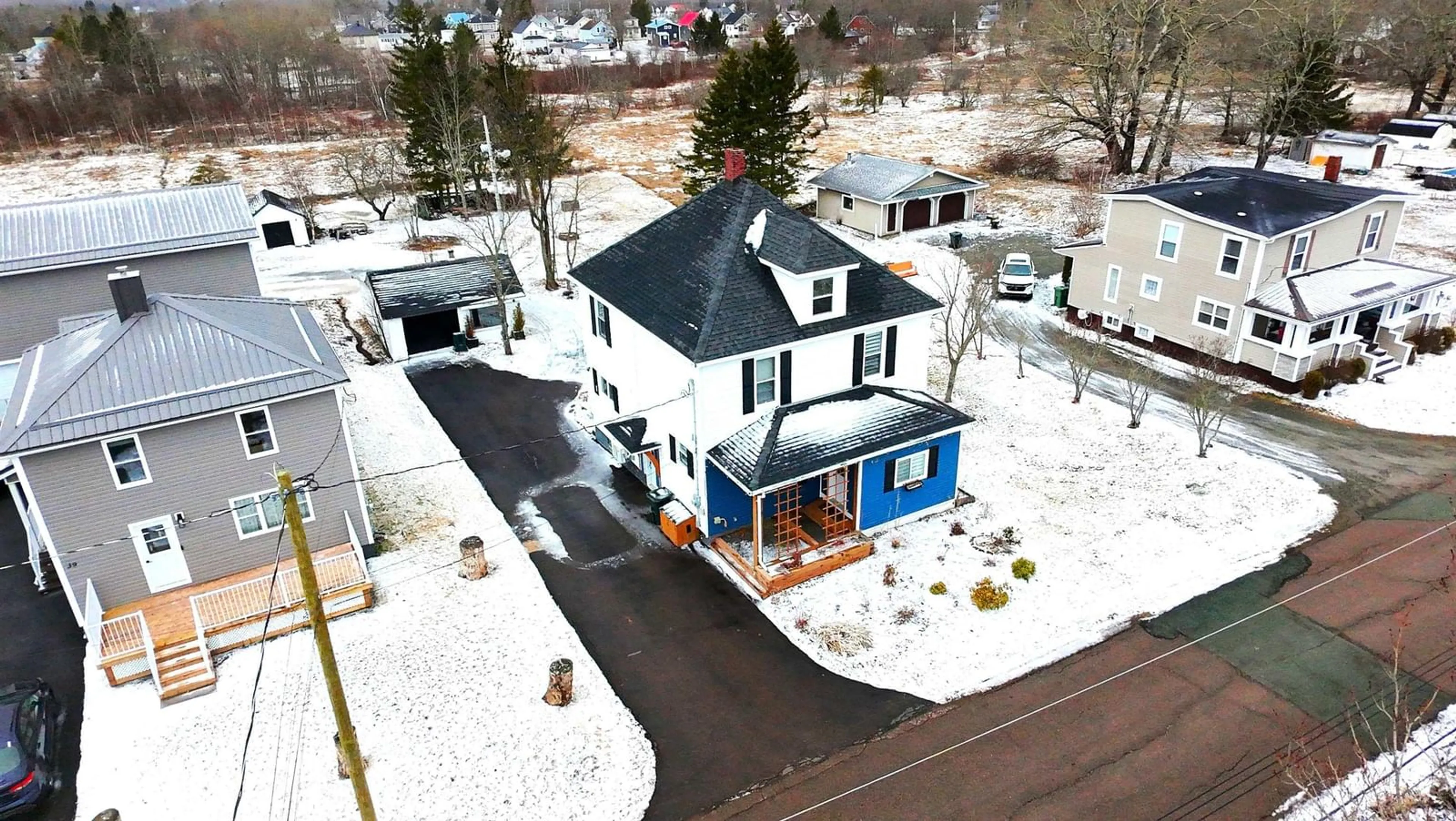 A pic from outside/outdoor area/front of a property/back of a property/a pic from drone, street for 37 Morris St, Springhill Nova Scotia B0M 1X0