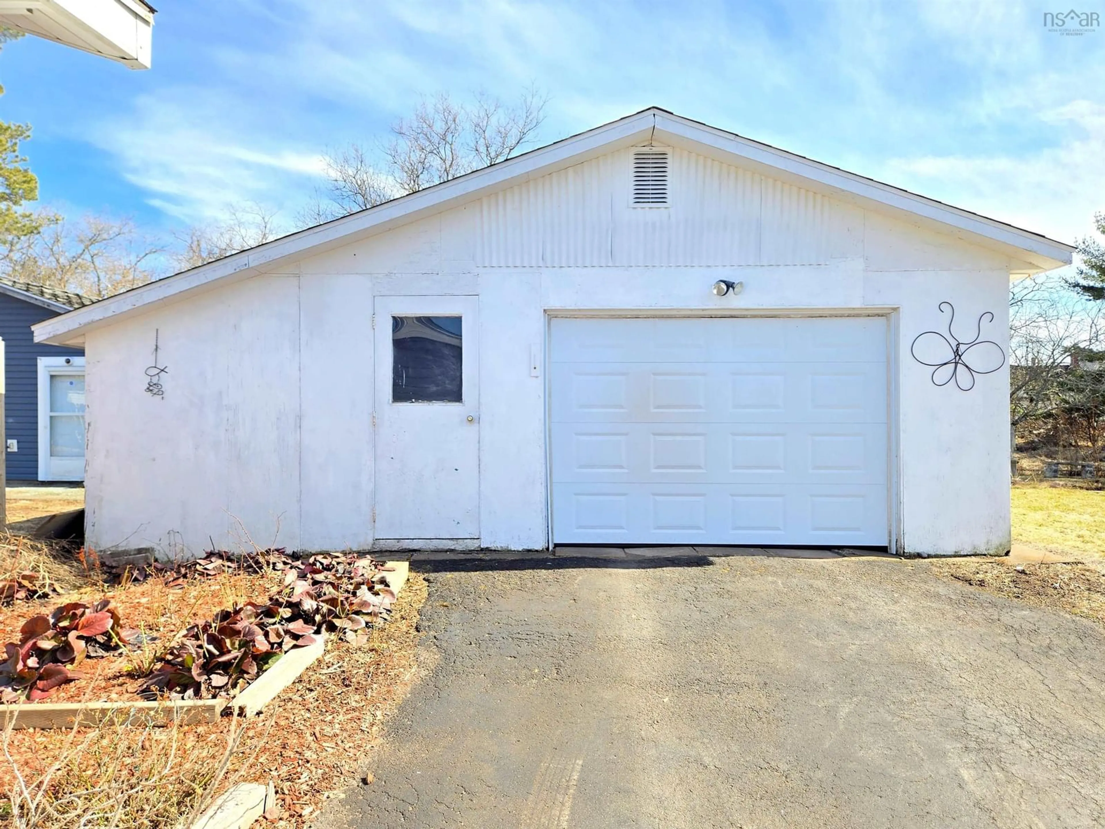 Indoor garage for 9 Patterson St, Amherst Nova Scotia B4H 1G6