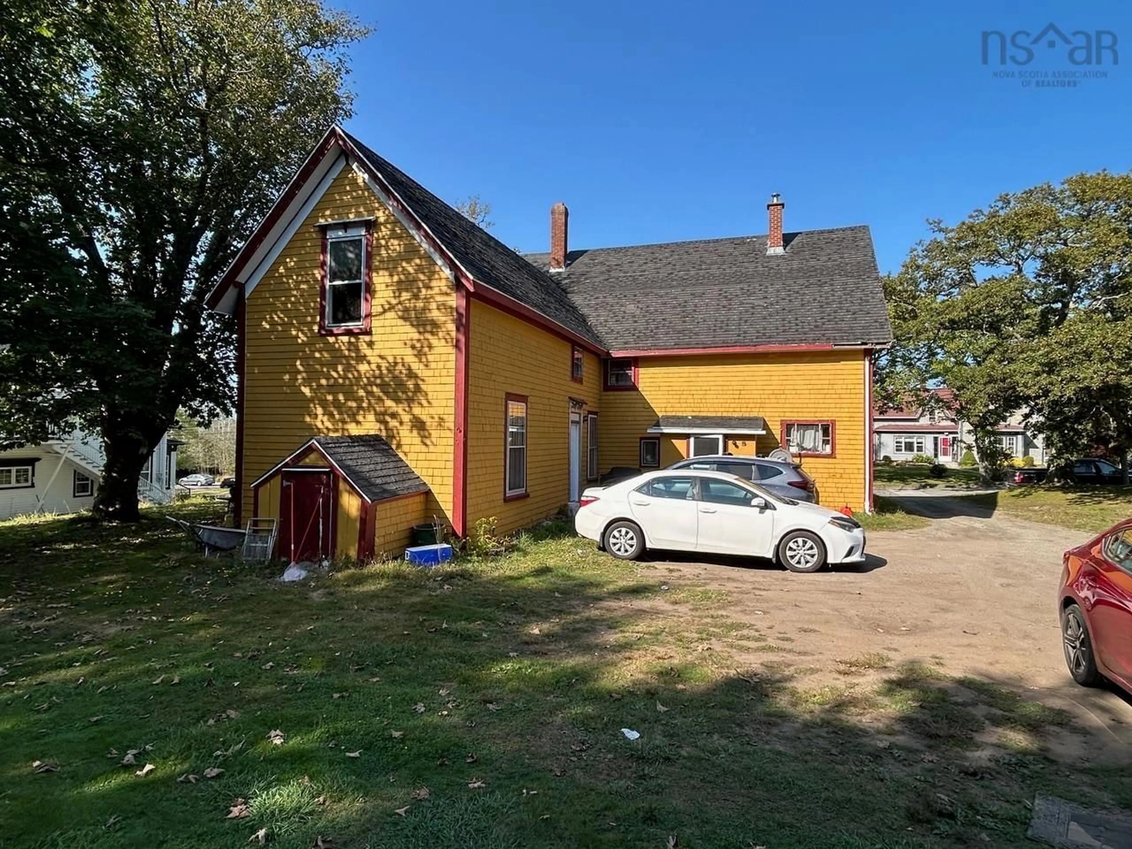A pic from outside/outdoor area/front of a property/back of a property/a pic from drone, street for 9 Elm St, Yarmouth Nova Scotia B5A 2P6