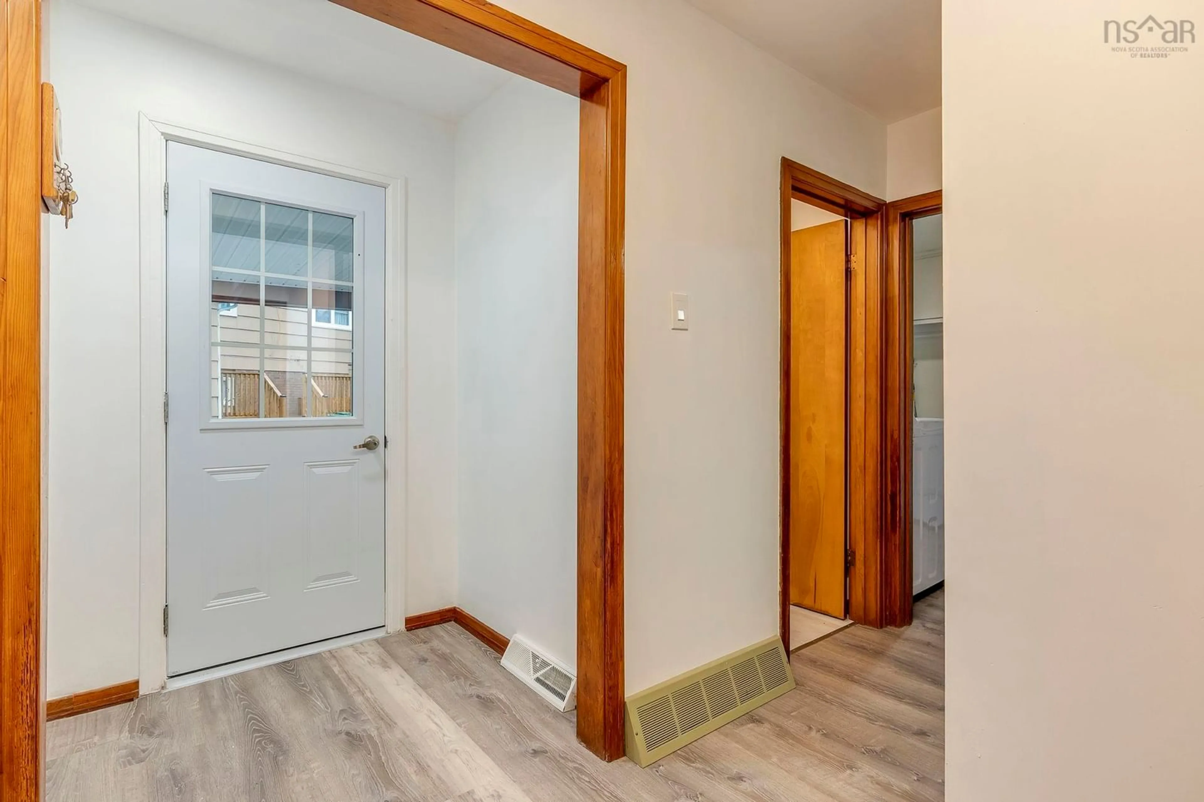 Indoor entryway for 7 Palisade Pl, Clayton Park Nova Scotia B3M 2Y7