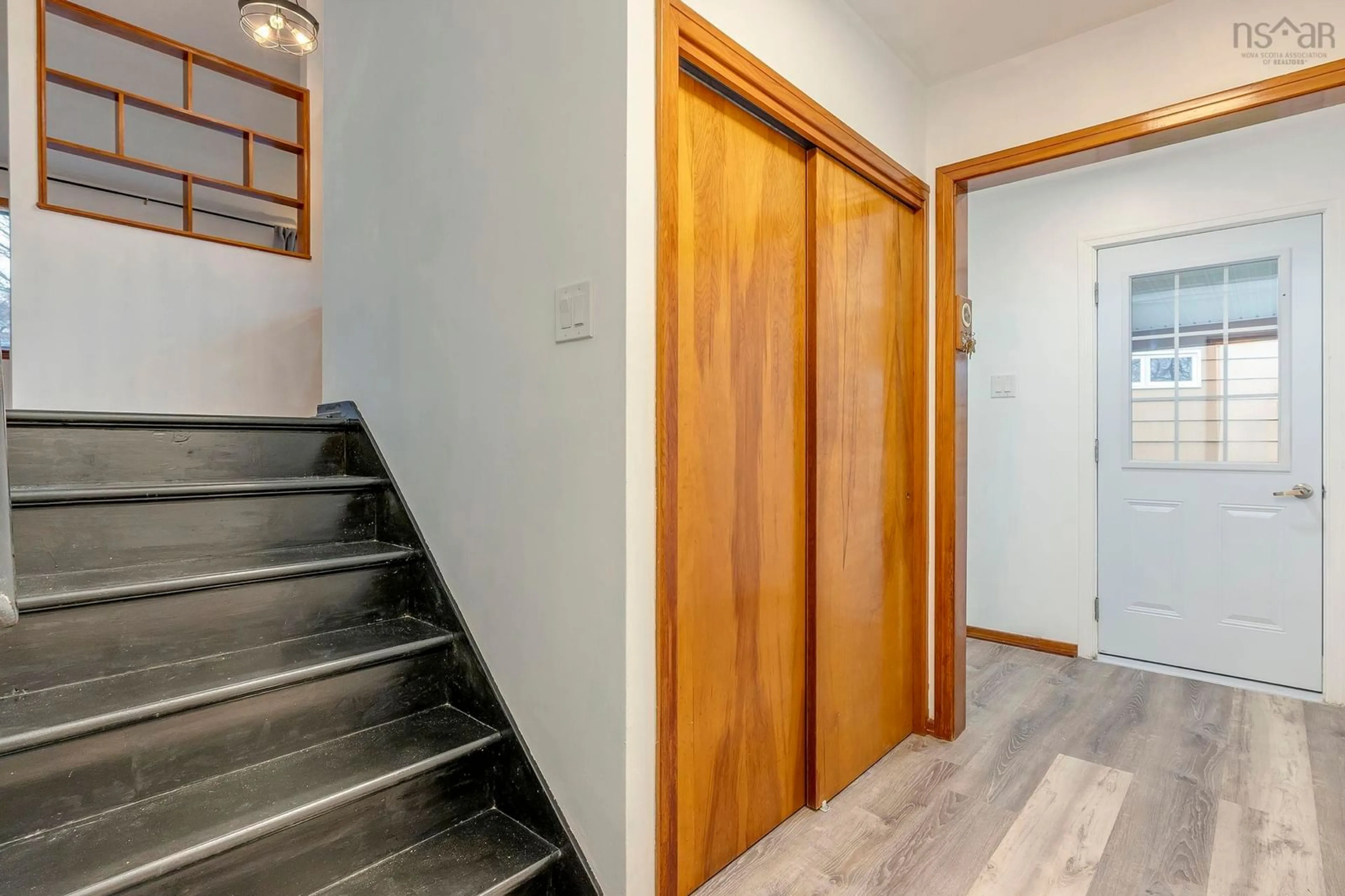 Indoor entryway for 7 Palisade Pl, Clayton Park Nova Scotia B3M 2Y7