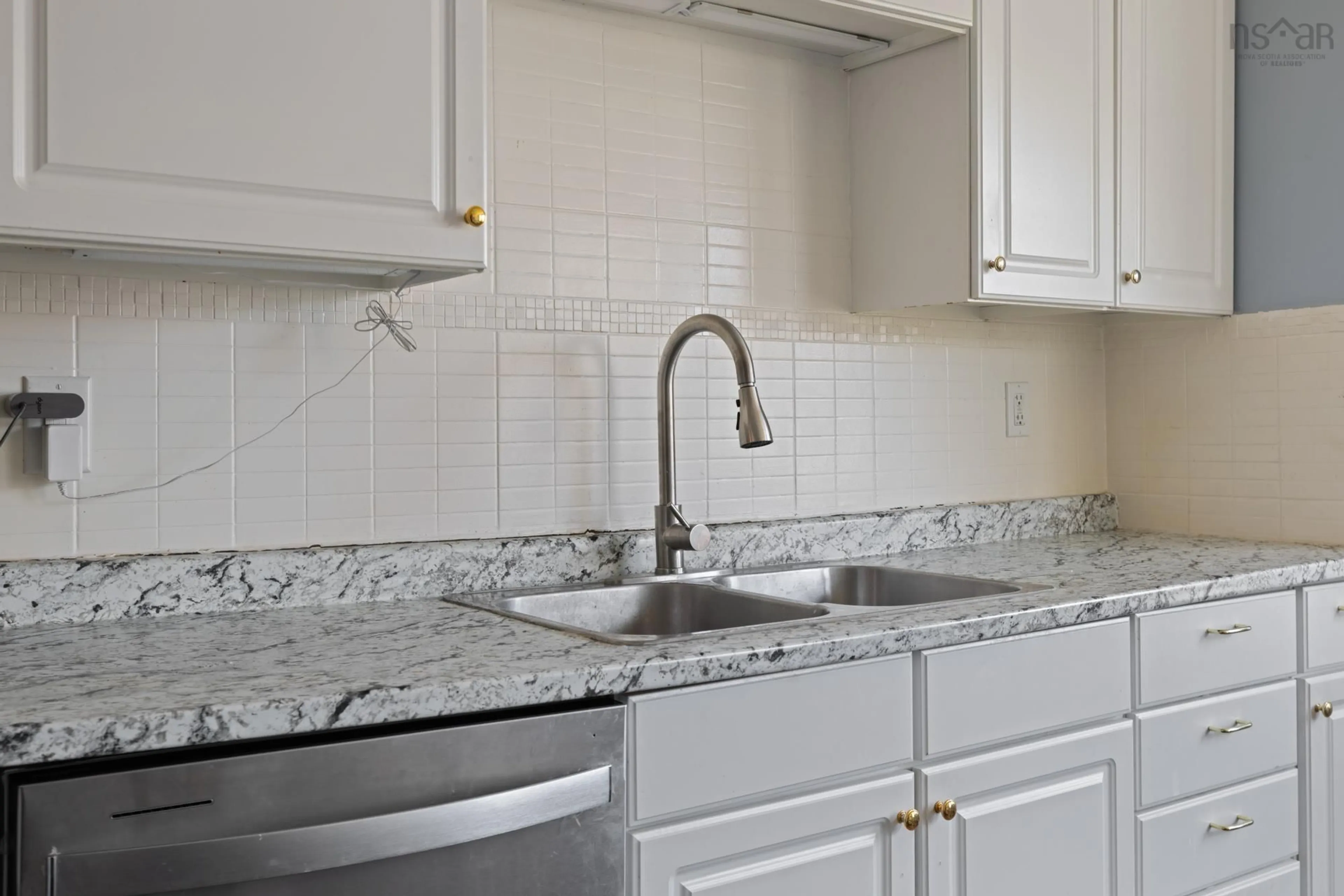 Standard kitchen, ceramic/tile floor for 1 Maple Dr, Dartmouth Nova Scotia B2X 1C1