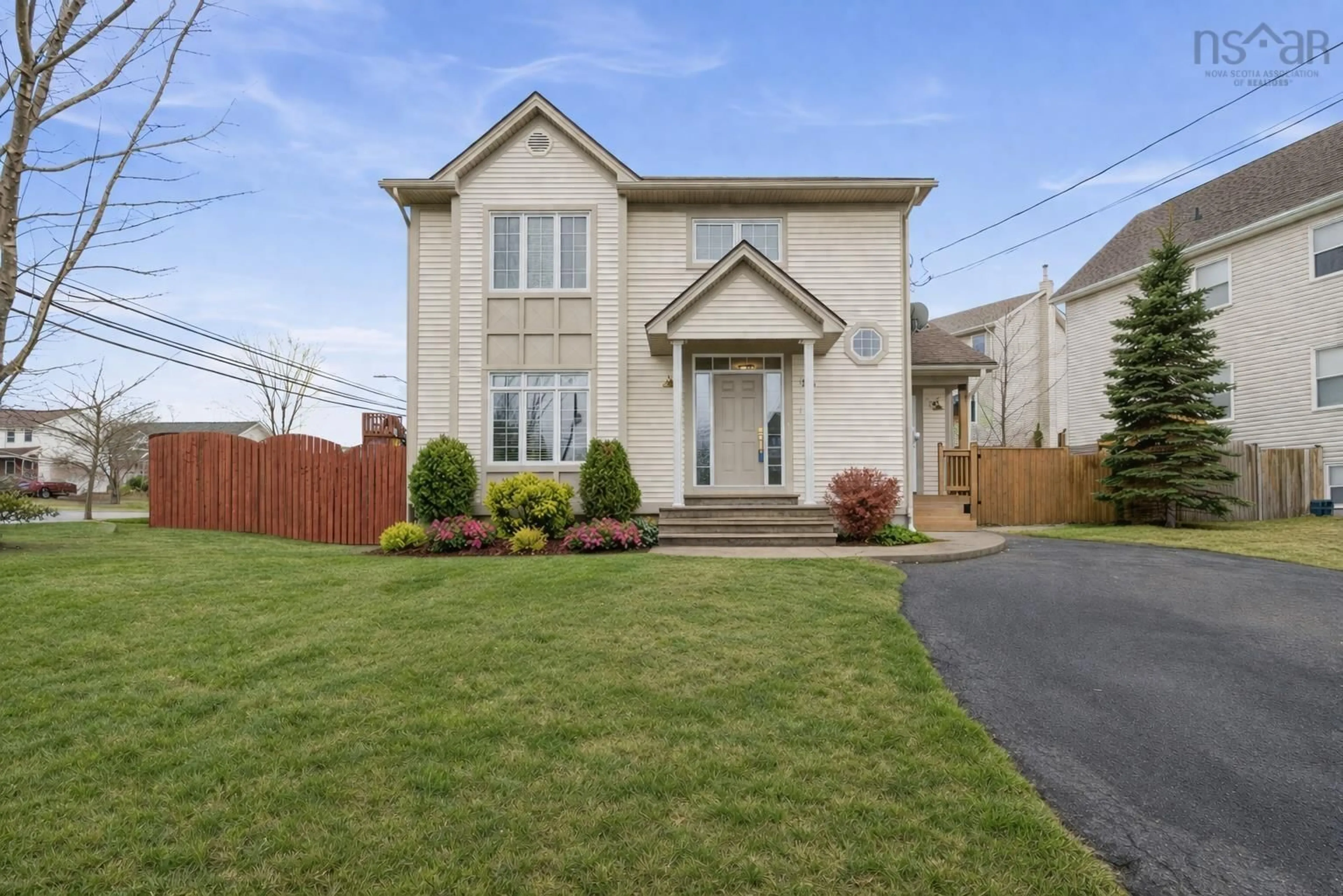 Home with vinyl exterior material, street for 4 Stone Gate Crt, Dartmouth Nova Scotia B2X 3T2
