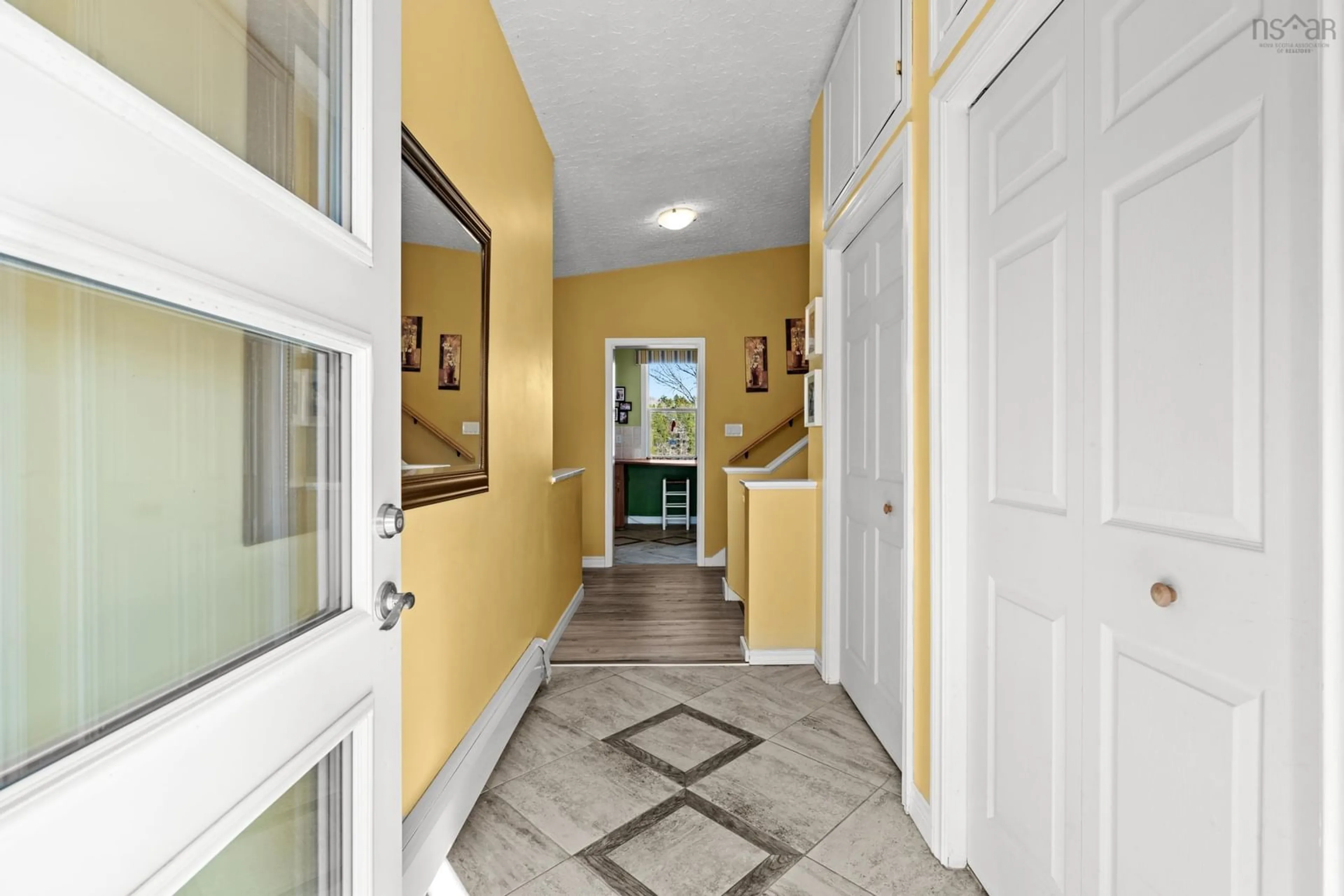 Indoor foyer for 25 Wildwood Blvd, Dartmouth Nova Scotia B2W 2L7