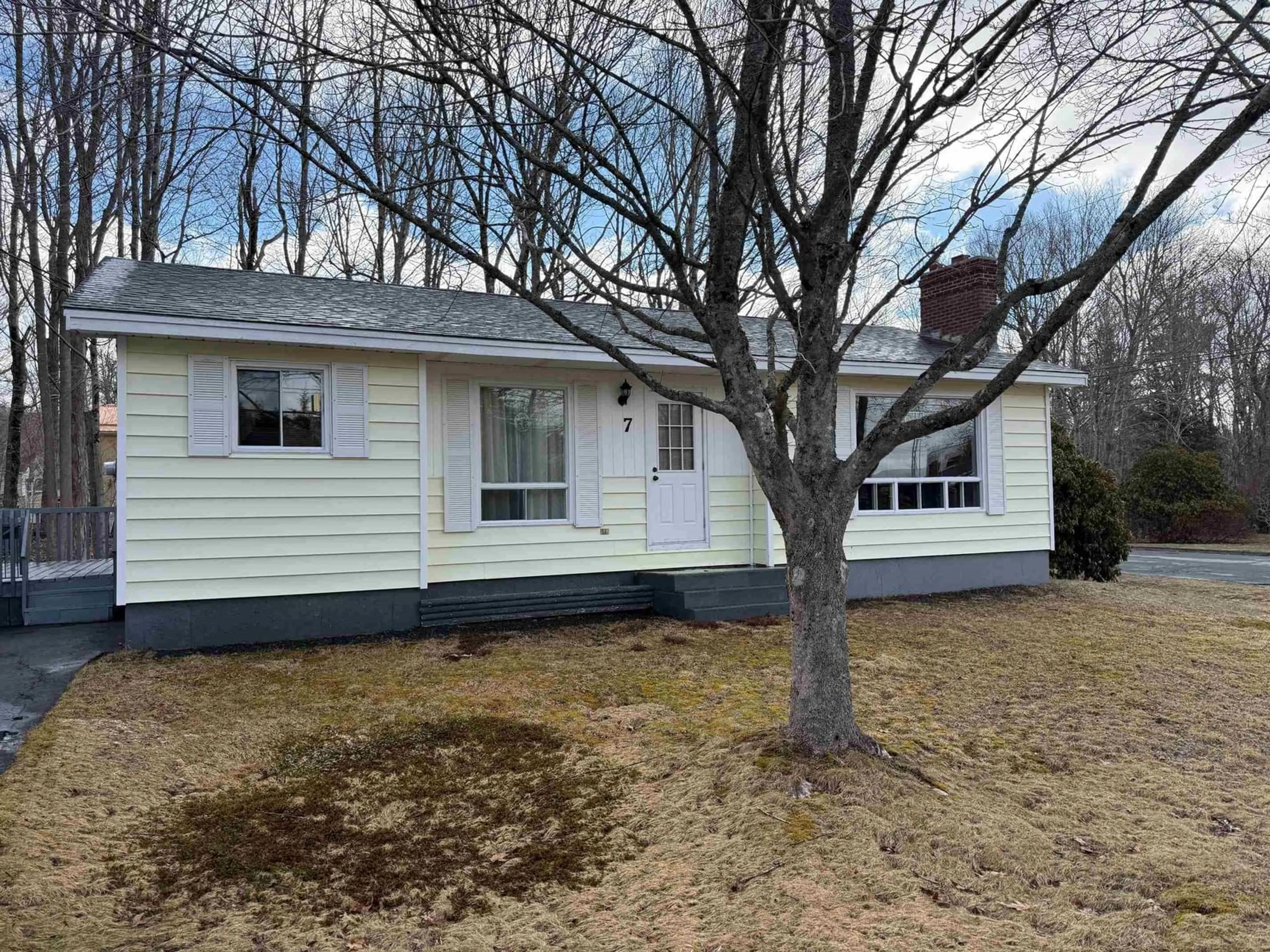 Home with vinyl exterior material, street for 7 Pinehurst Ave, Bridgewater Nova Scotia B4V 3G6