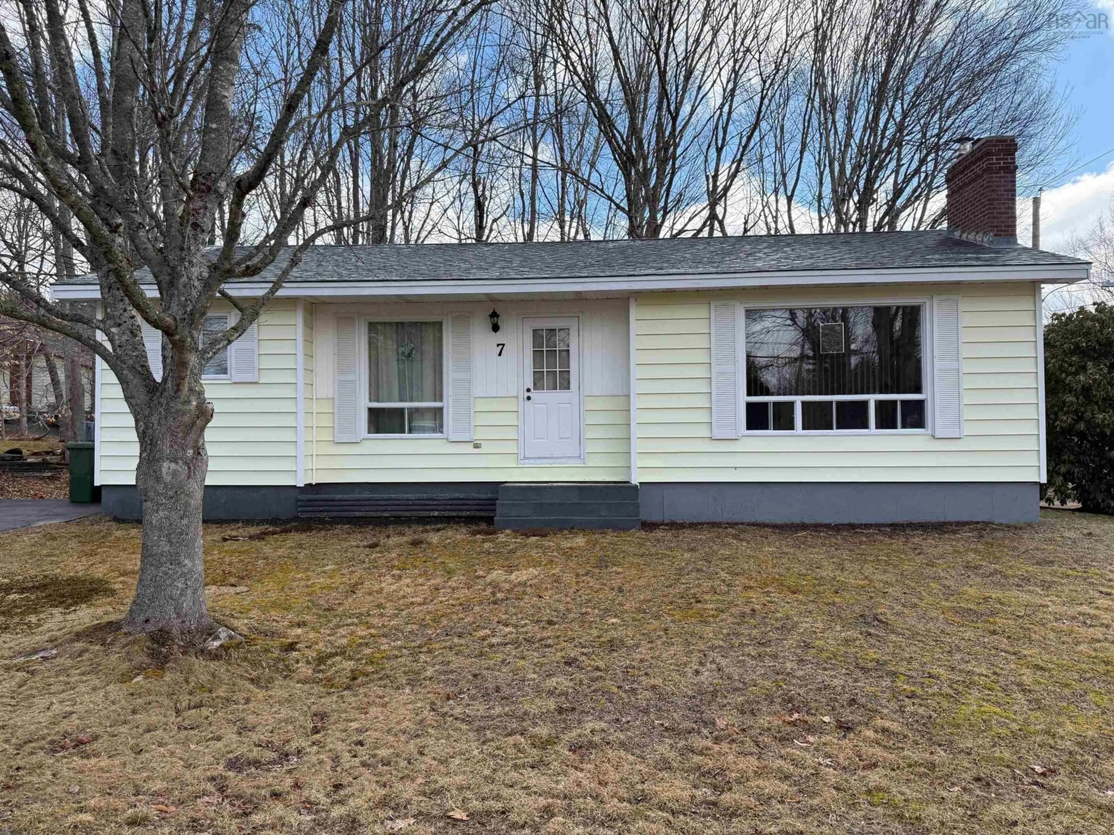 Home with vinyl exterior material, street for 7 Pinehurst Ave, Bridgewater Nova Scotia B4V 3G6