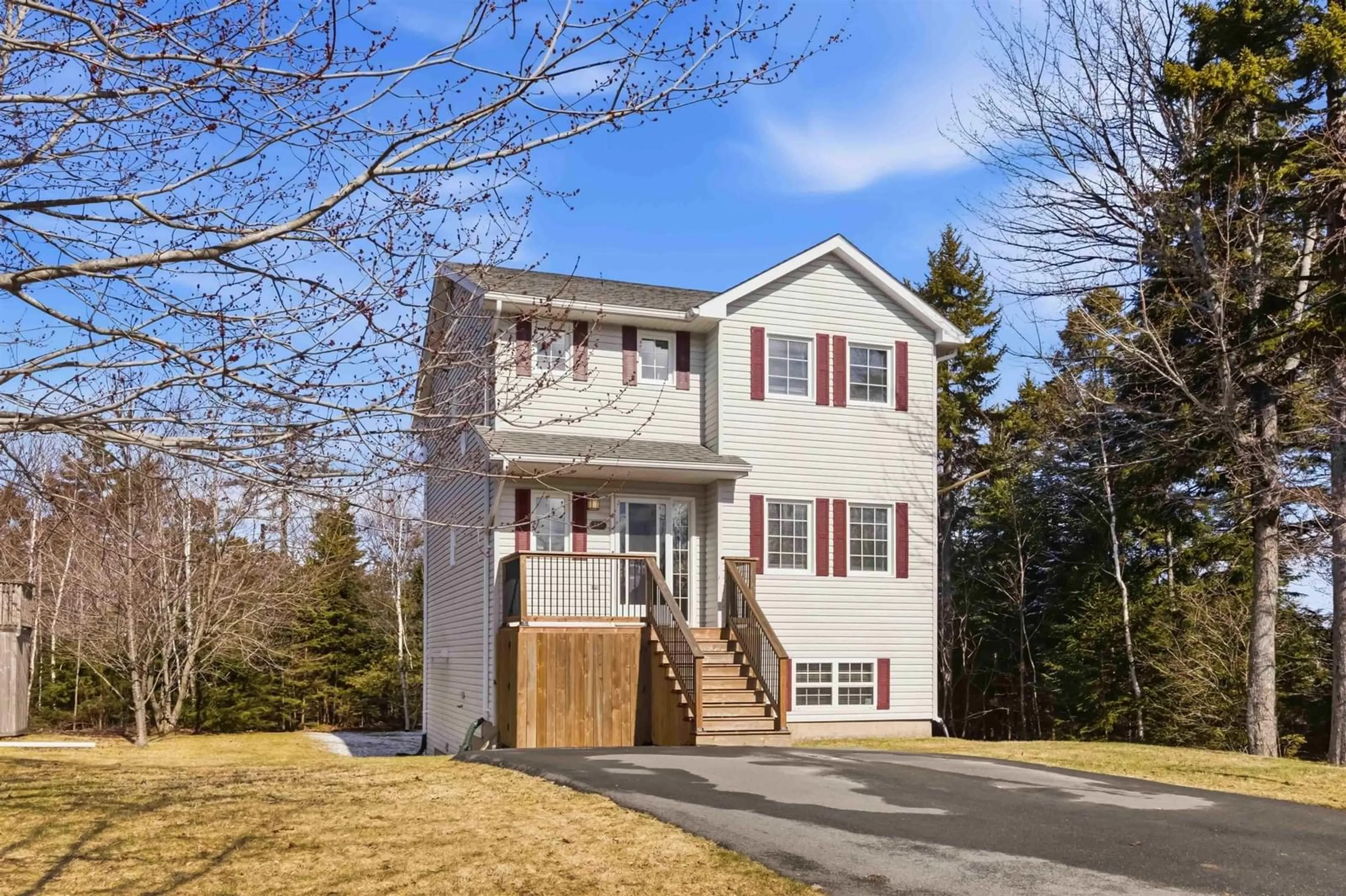 Home with vinyl exterior material, street for 185 Avenue Du Portage, Dartmouth Nova Scotia B2X 3S3