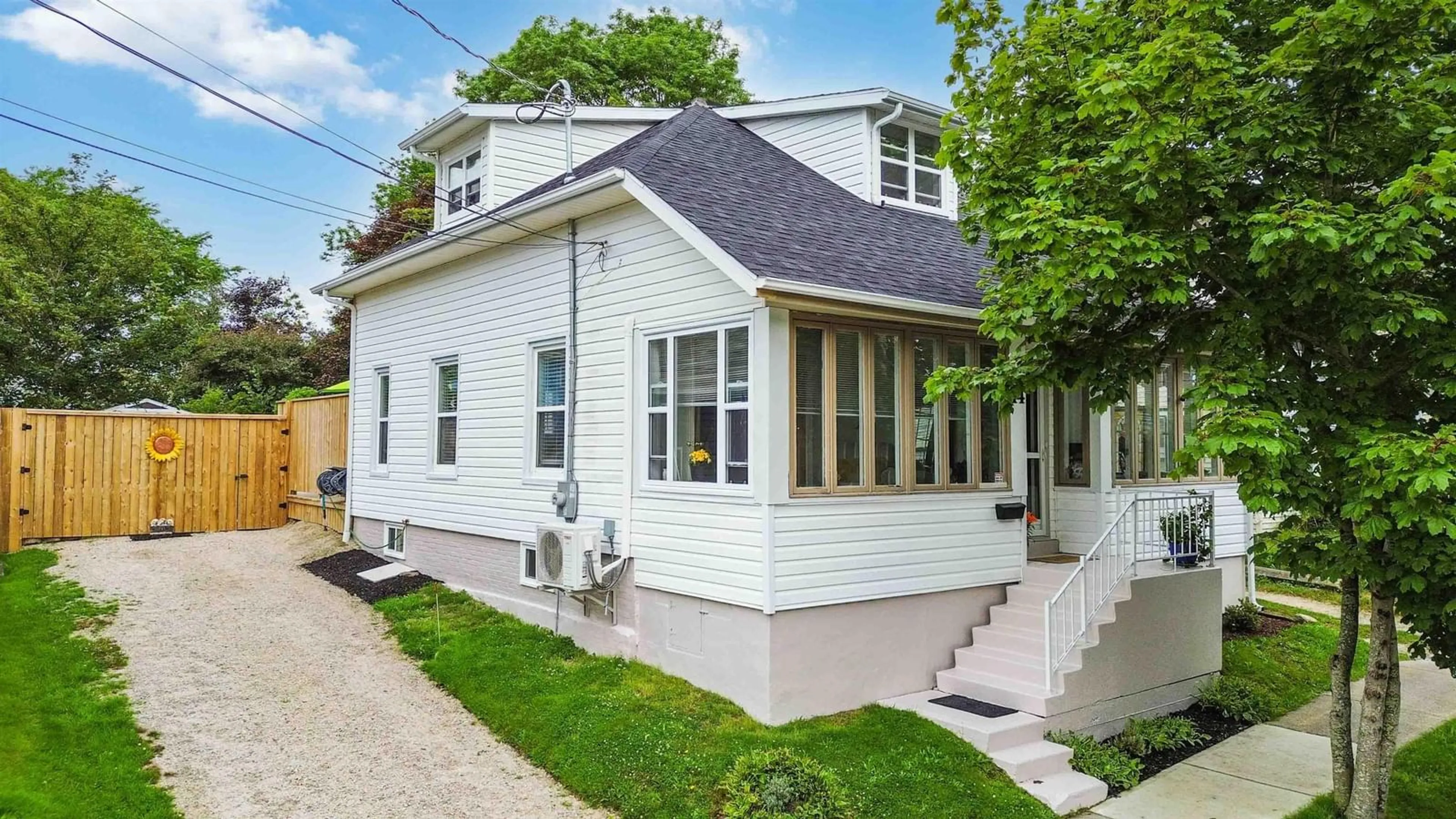 Home with vinyl exterior material, street for 14 Ryerson Crt, Yarmouth Nova Scotia B5A 1V6
