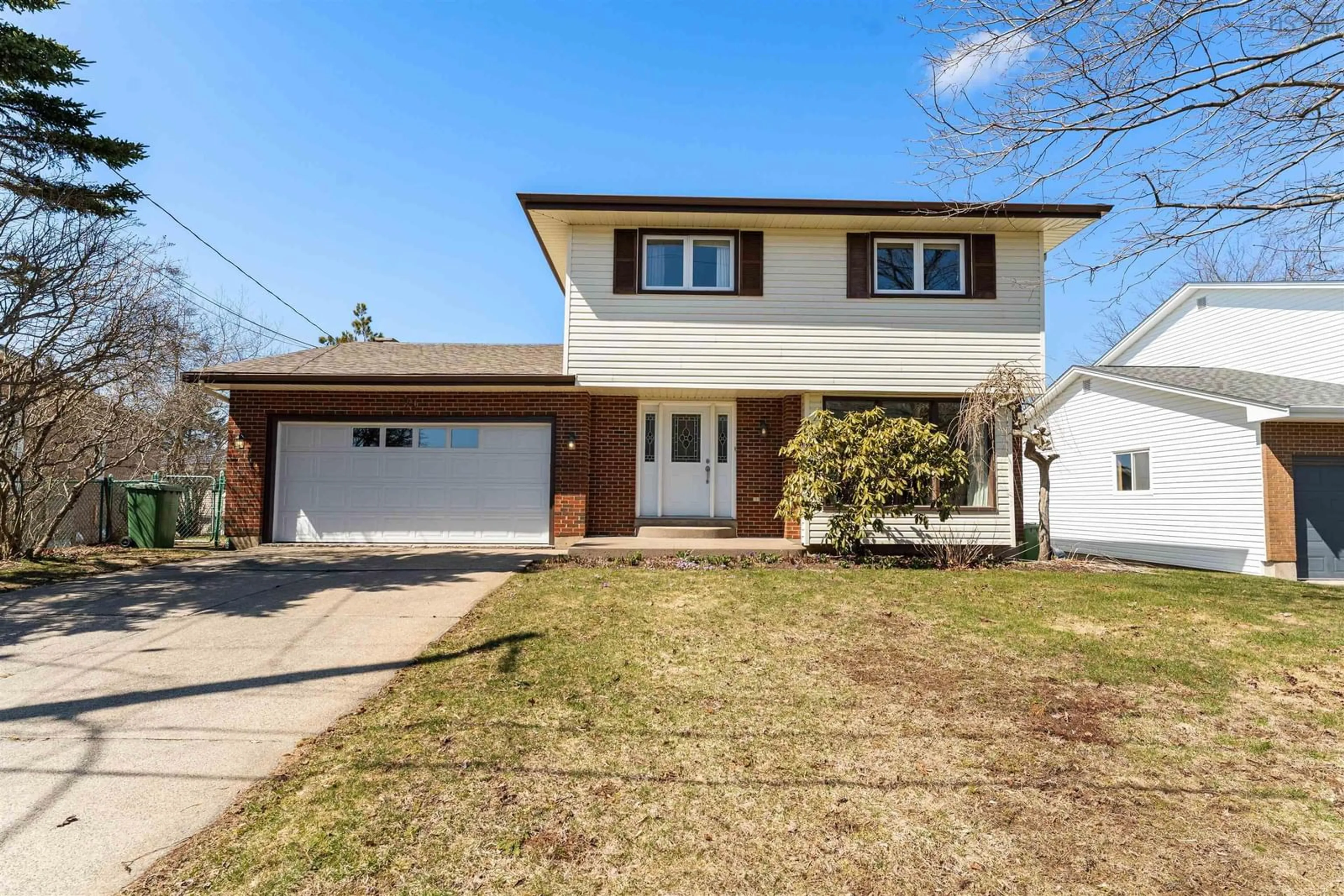 Home with vinyl exterior material, street for 29 Bow St, Dartmouth Nova Scotia B2Y 4G5