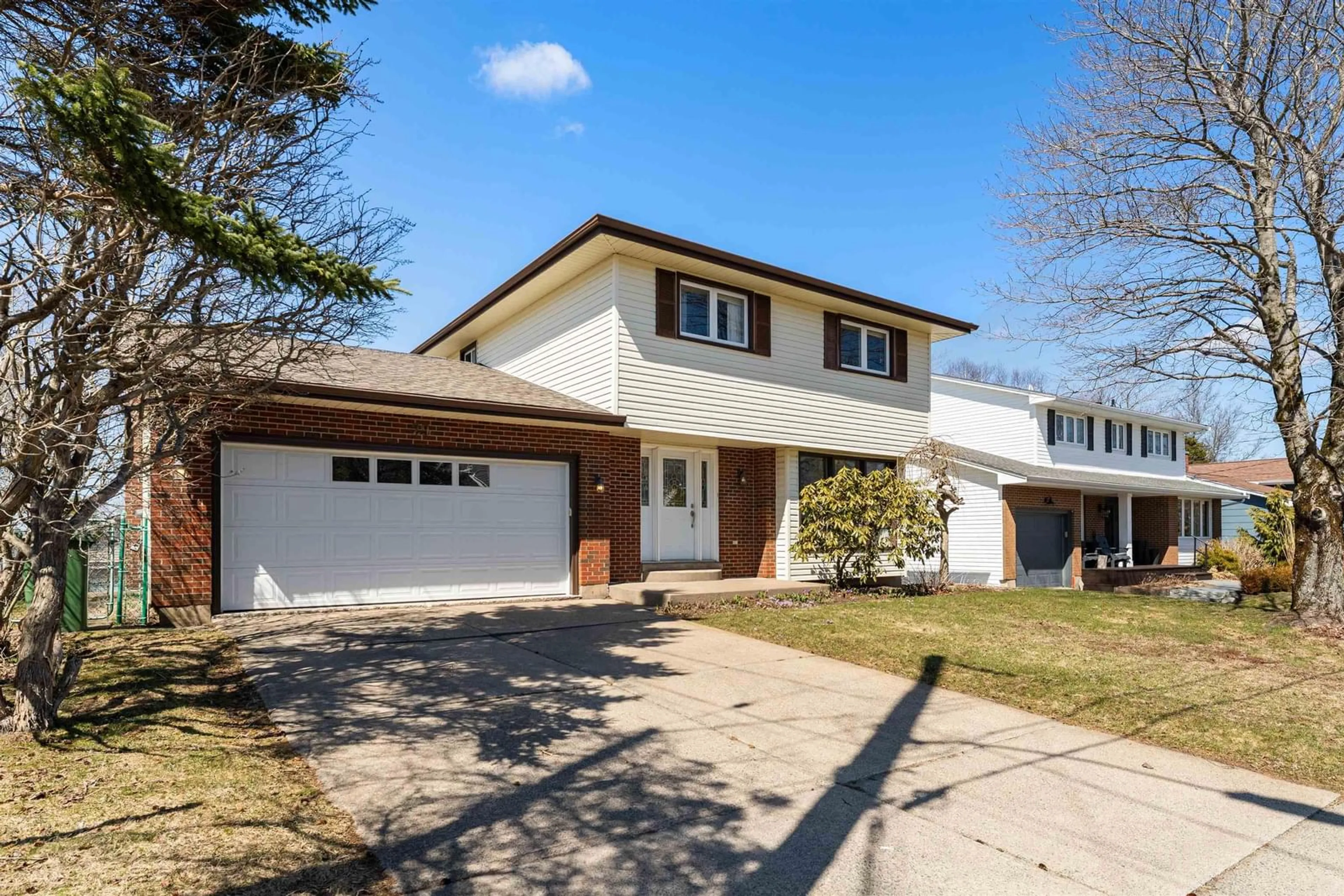 Home with vinyl exterior material, street for 29 Bow St, Dartmouth Nova Scotia B2Y 4G5