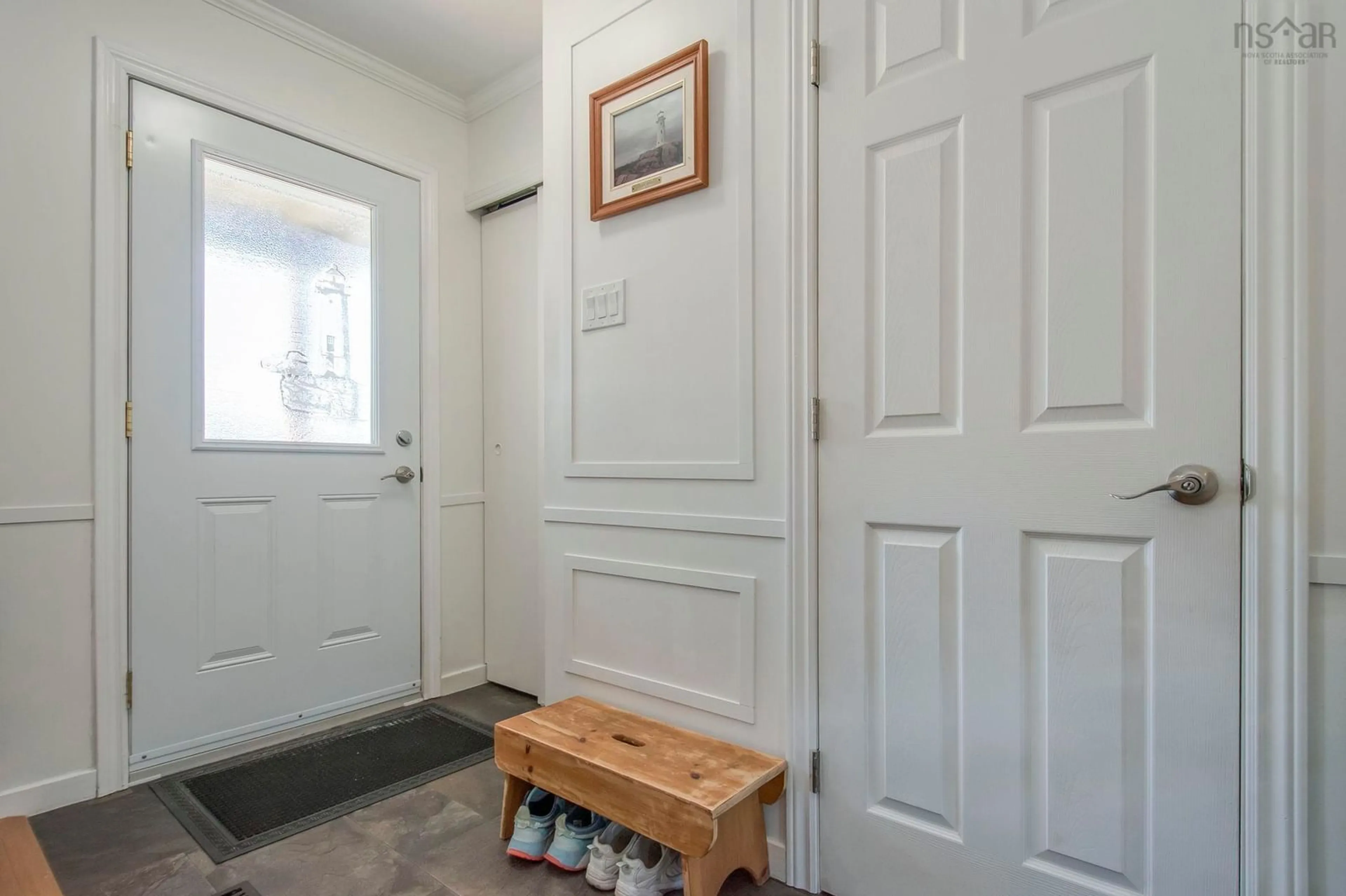Indoor entryway for 552 South Broadway Ave, Cornwallis Park Nova Scotia B0S 1H0
