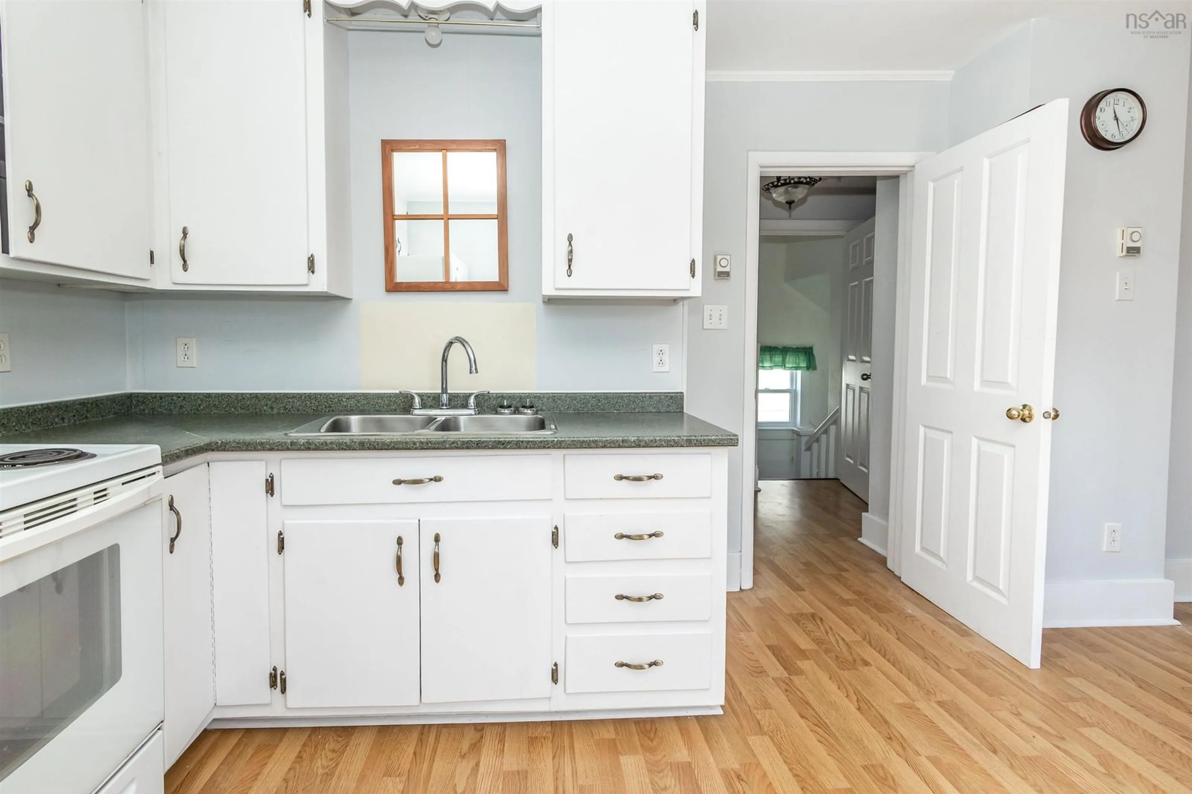 Standard kitchen, unknown for 3 Davenport Rd, Sydney Nova Scotia B1P 2R2