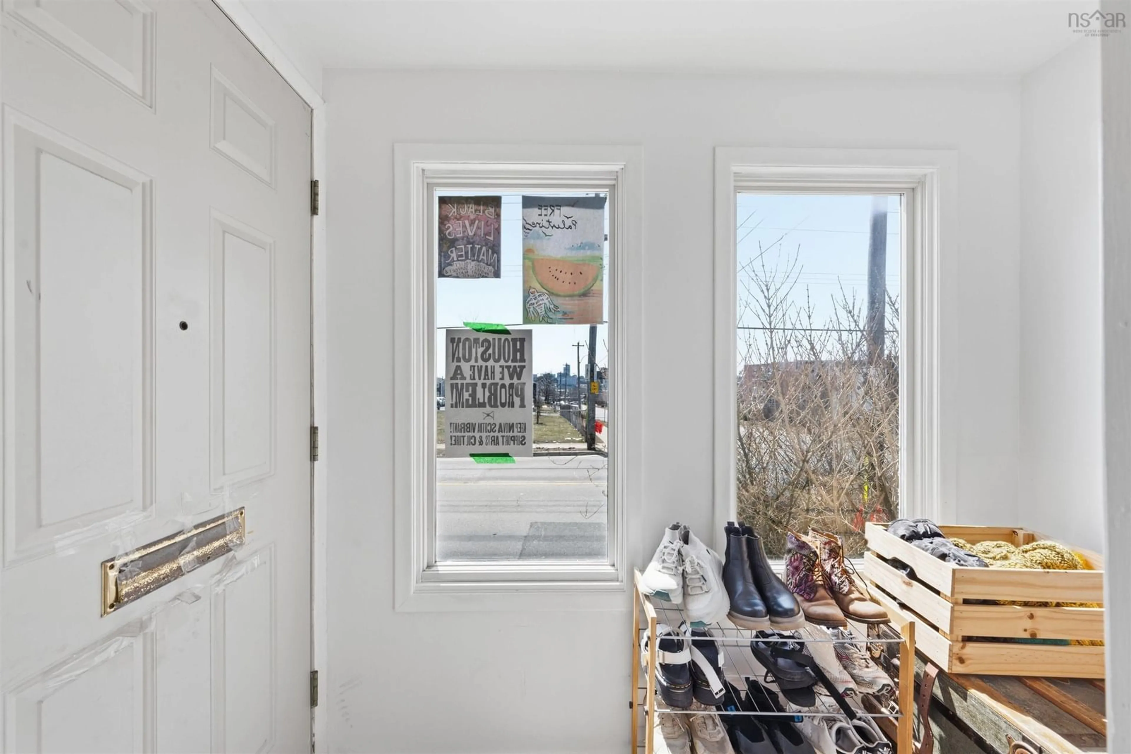 Indoor entryway for 154 Victoria Rd, Dartmouth Nova Scotia B3V 2V8