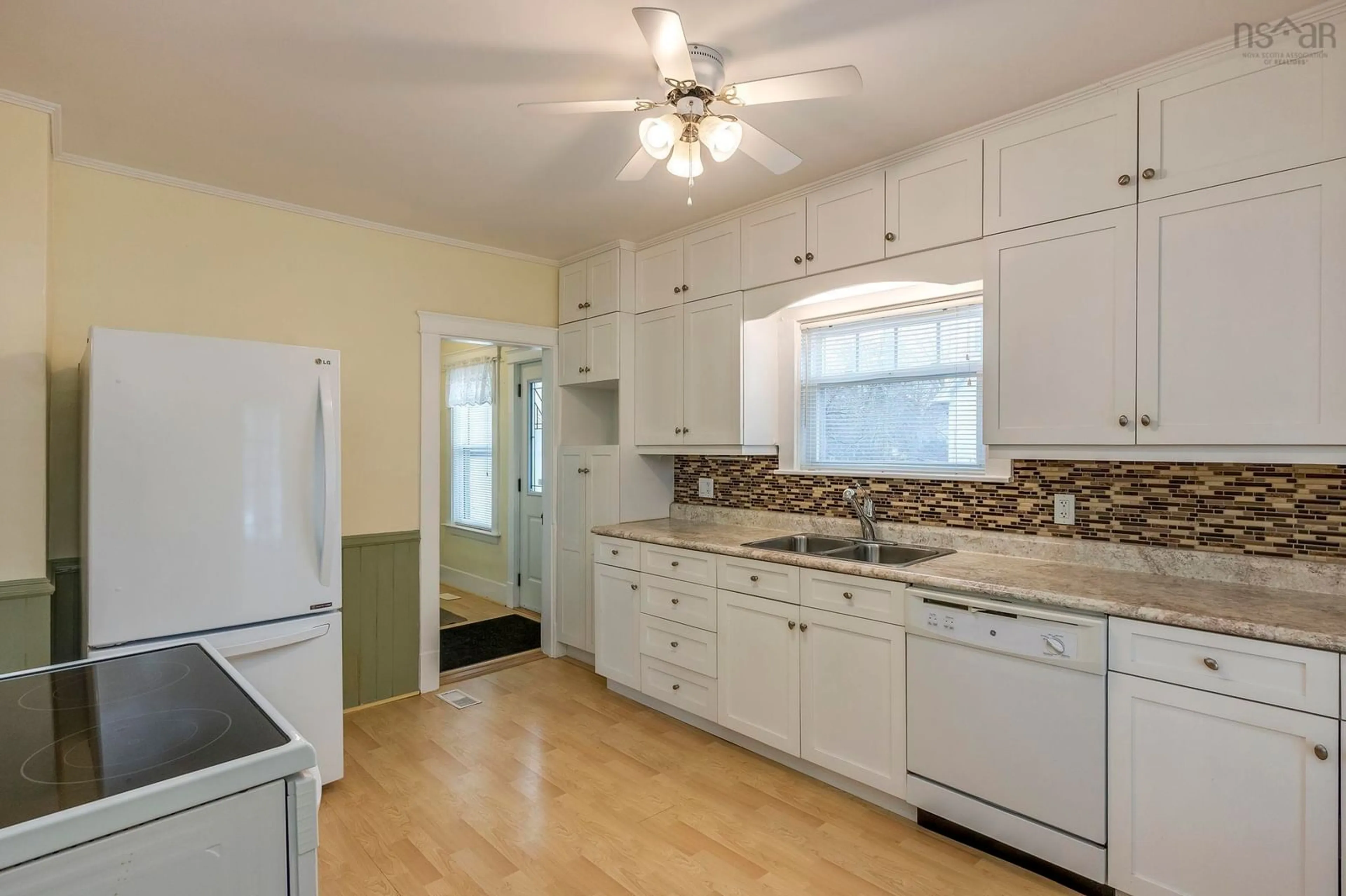 Standard kitchen, ceramic/tile floor for 2576 1 Hwy, Aylesford Nova Scotia B0P 1C0