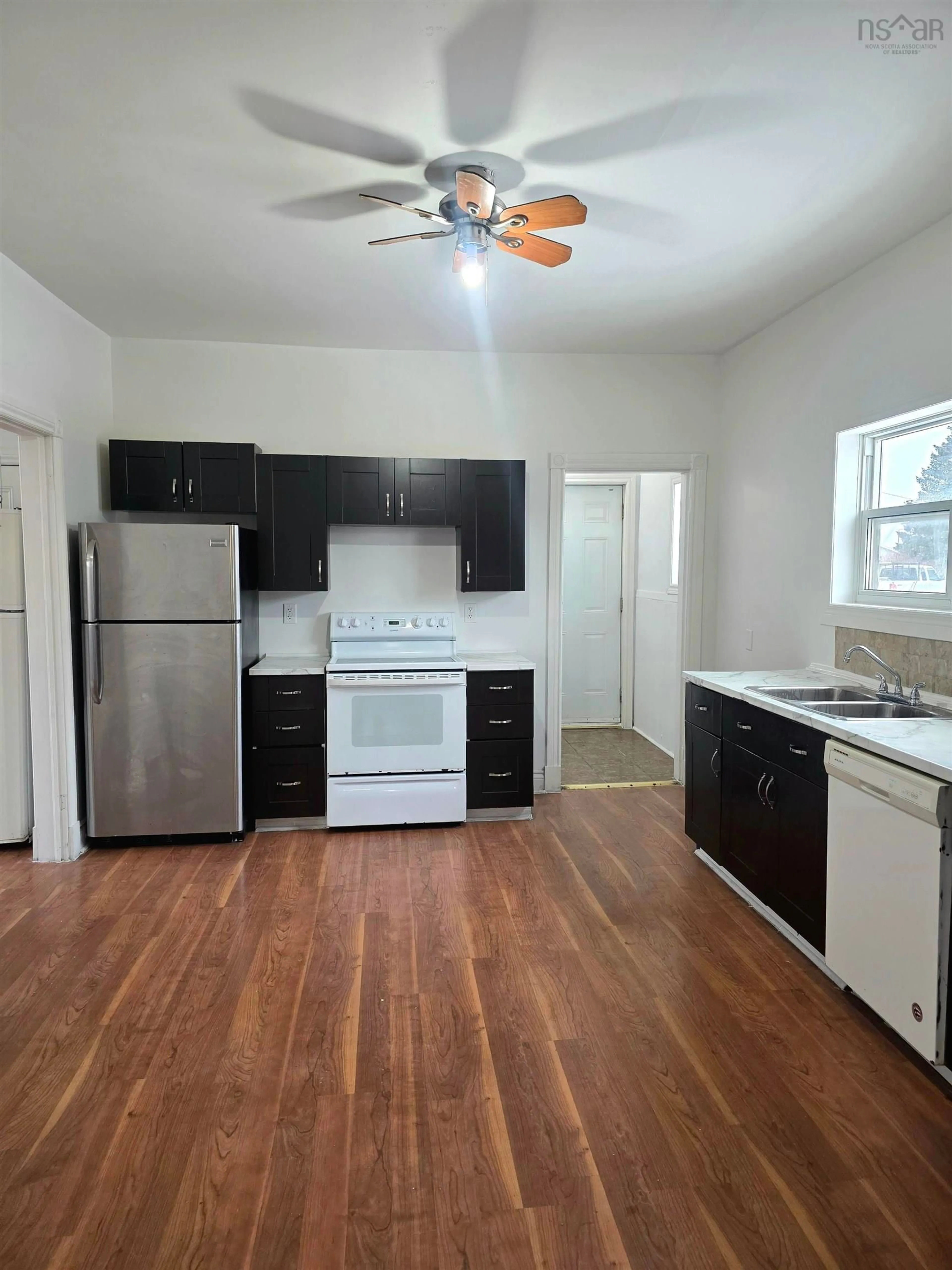 Standard kitchen, unknown for 797 Victoria Rd, Whitney Pier Nova Scotia B1N 1J9