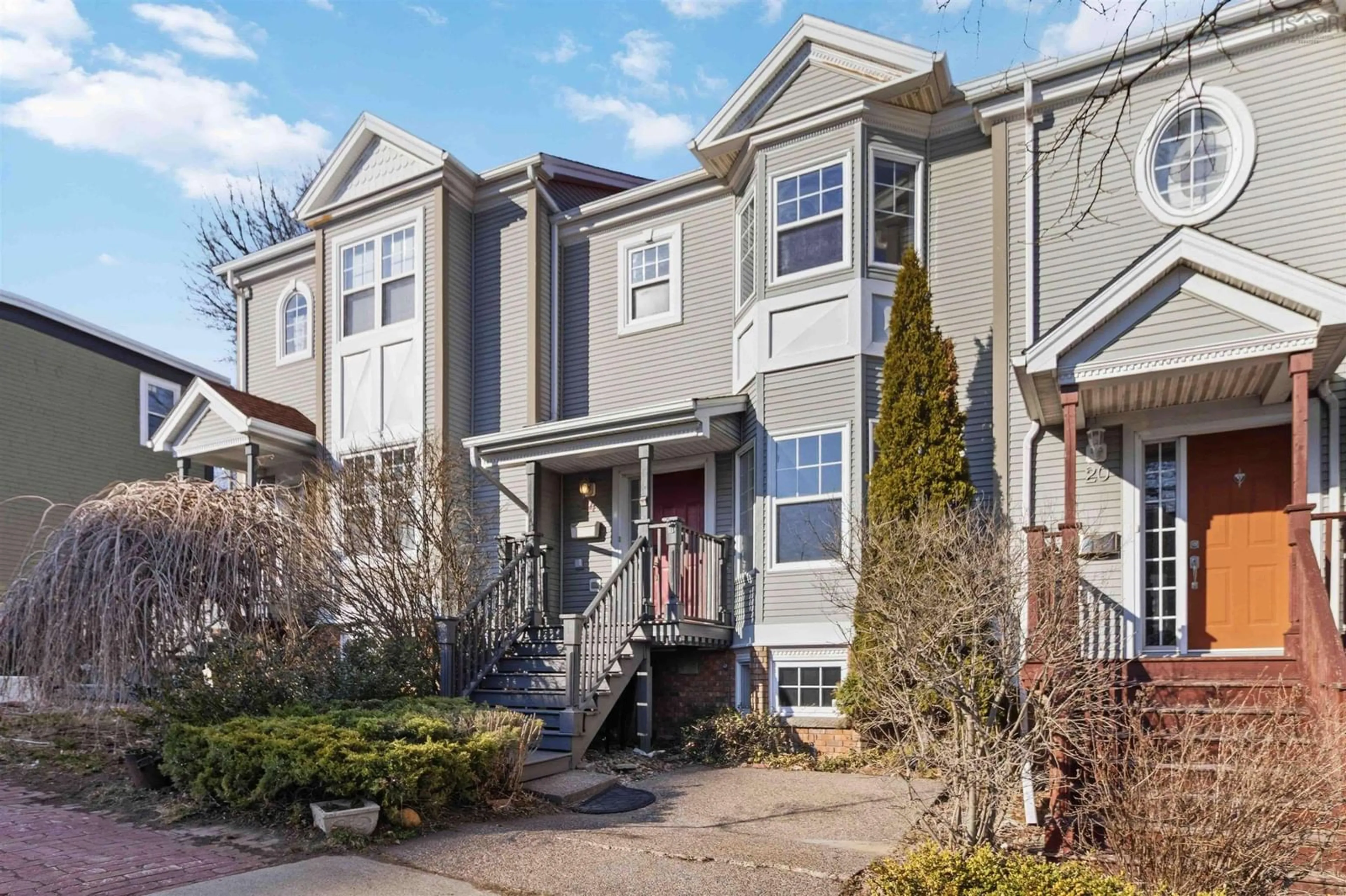 Home with vinyl exterior material, street for 24 King St, Dartmouth Nova Scotia B2Y 2R4