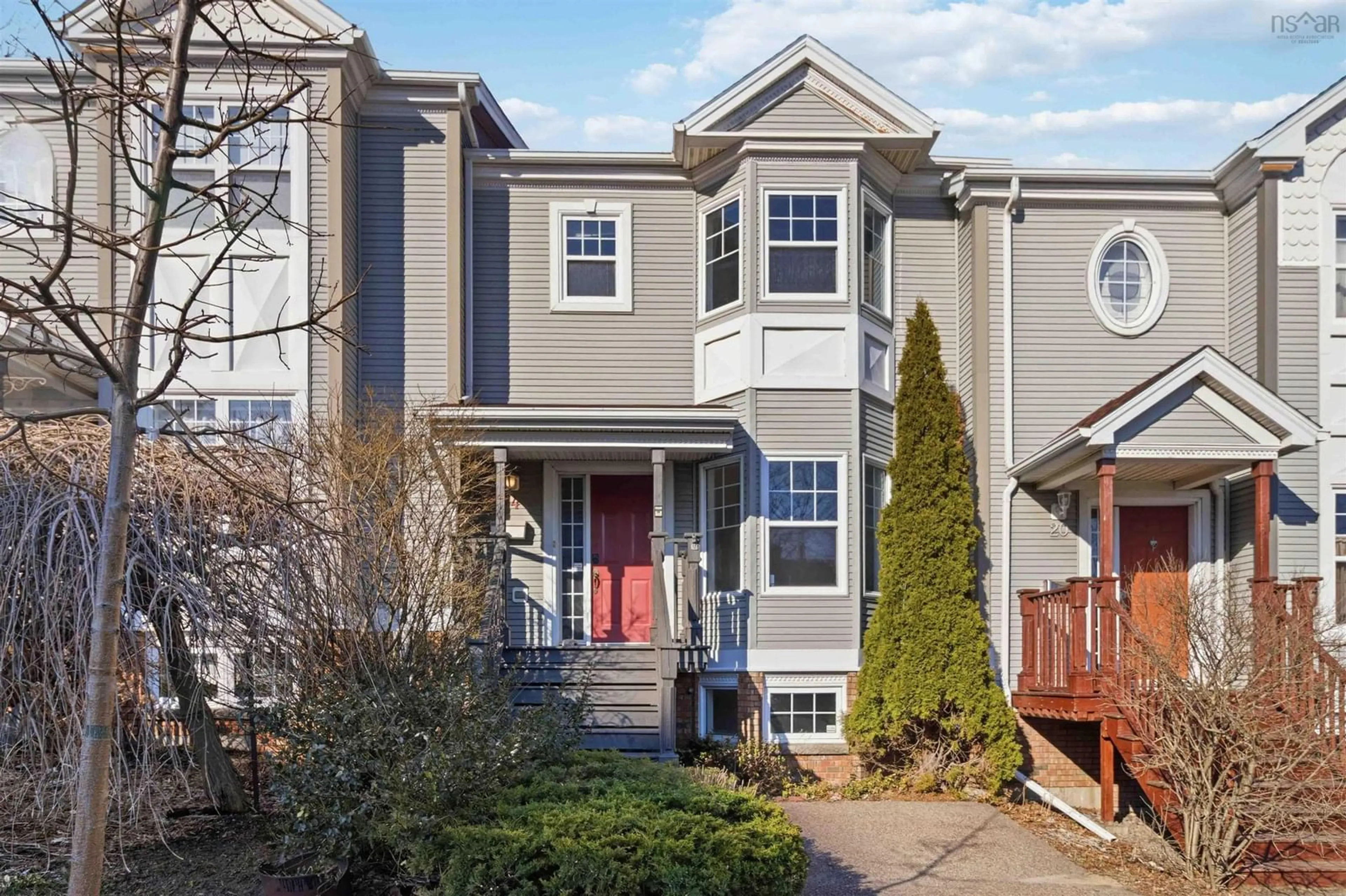 Home with vinyl exterior material, street for 24 King St, Dartmouth Nova Scotia B2Y 2R4