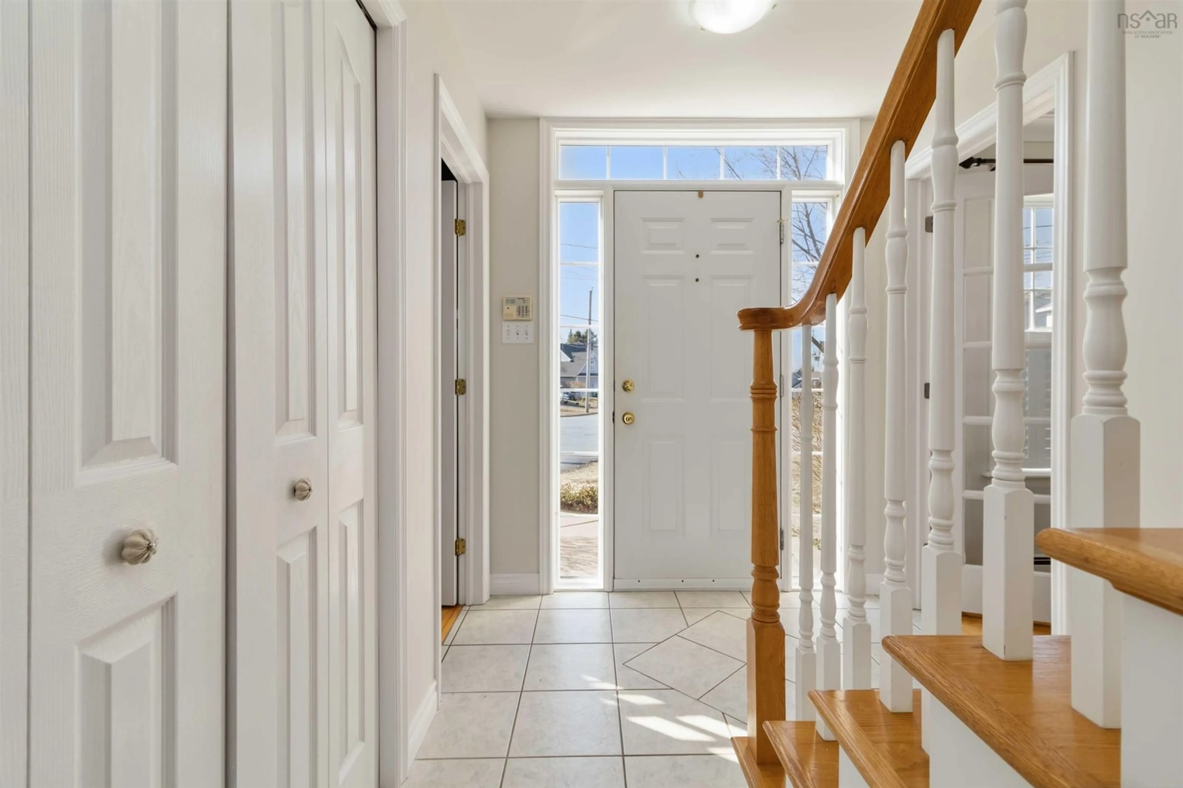 Indoor entryway for 46 Stone Gate Crt, Dartmouth Nova Scotia B2X 3T2