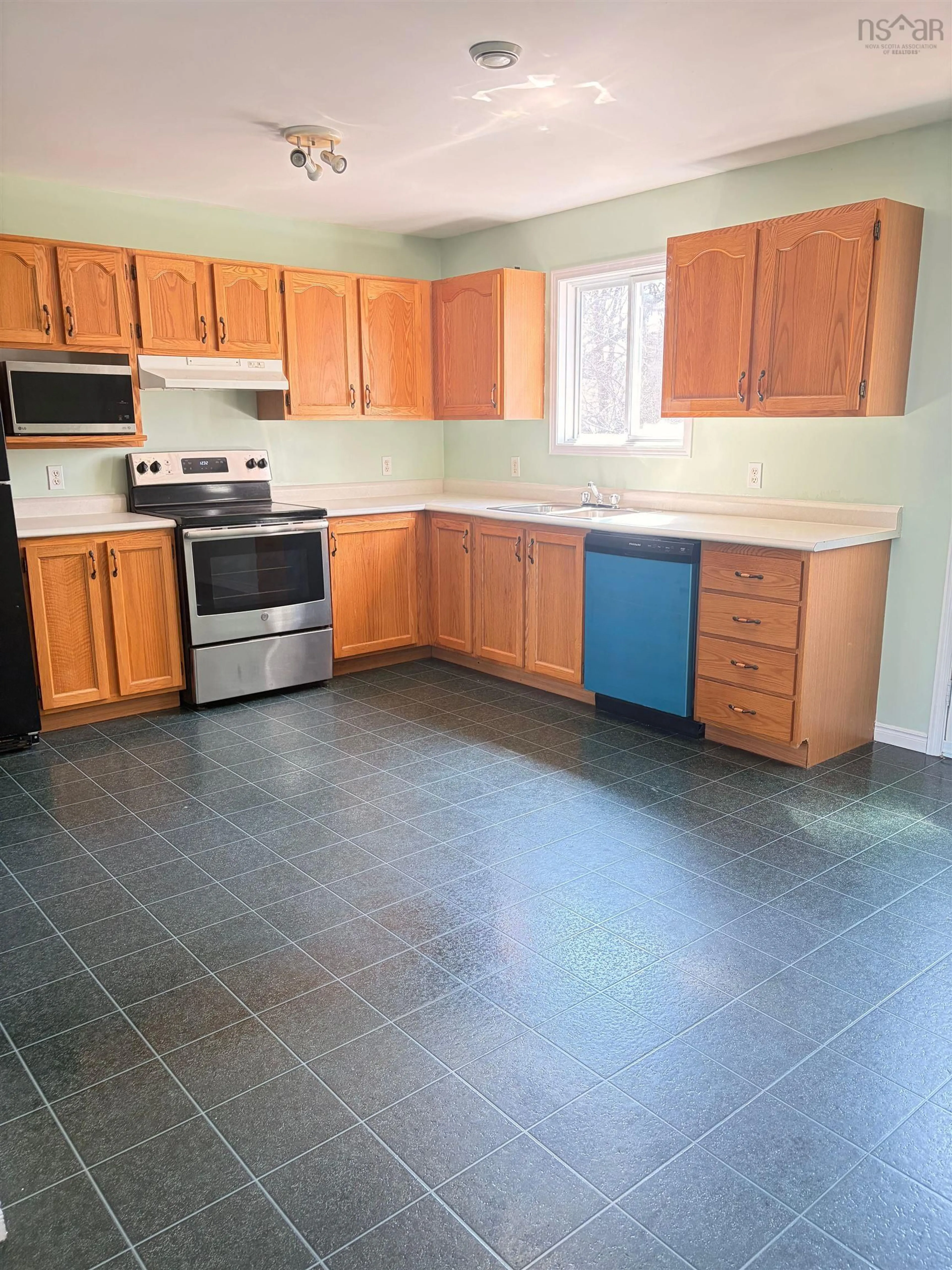 Standard kitchen, unknown for 102 Abrams, Halifax Nova Scotia B3P 2S1