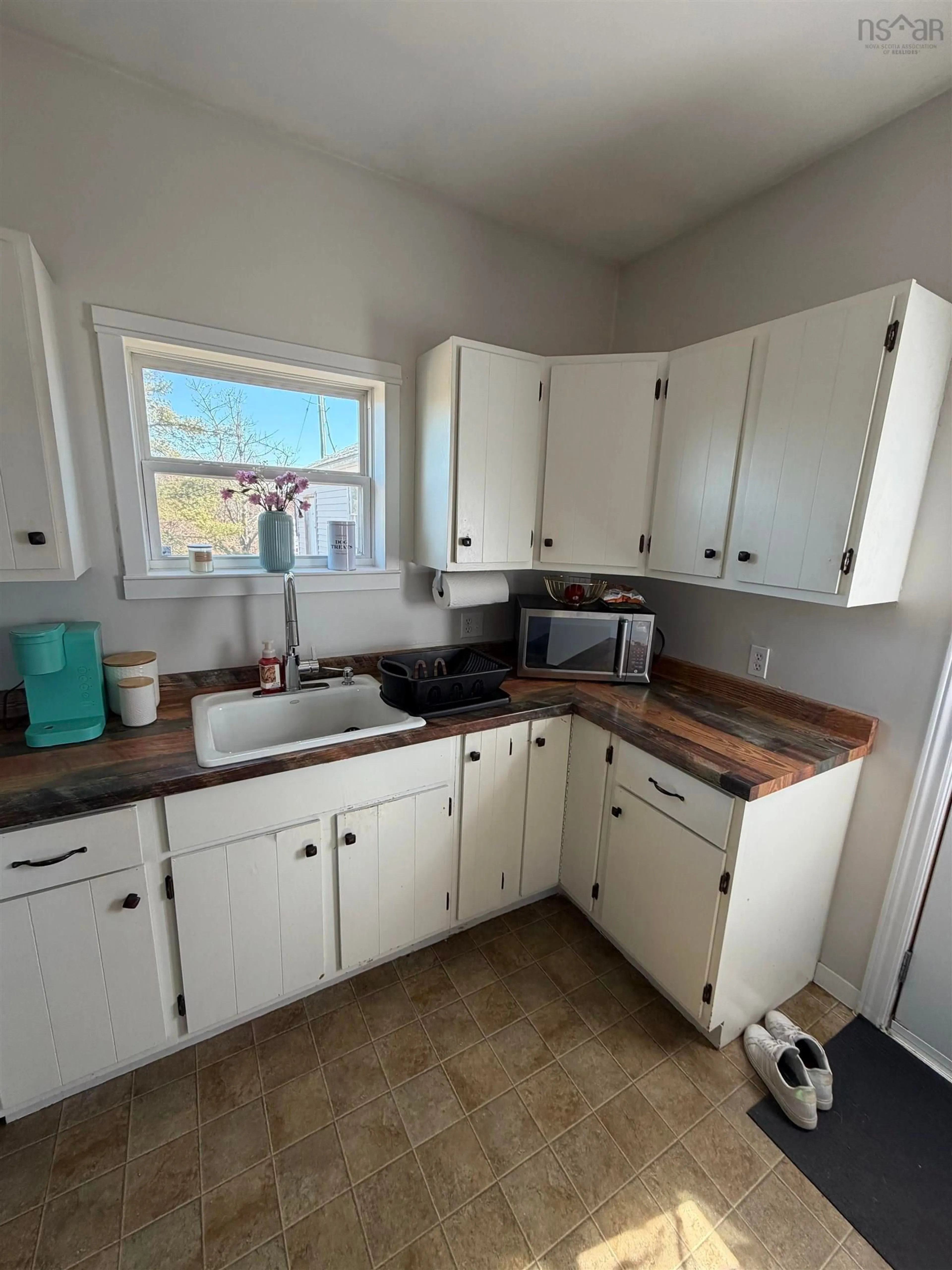 Standard kitchen, unknown for 20 Somers Road, Antigonish Nova Scotia B2G 2Z3