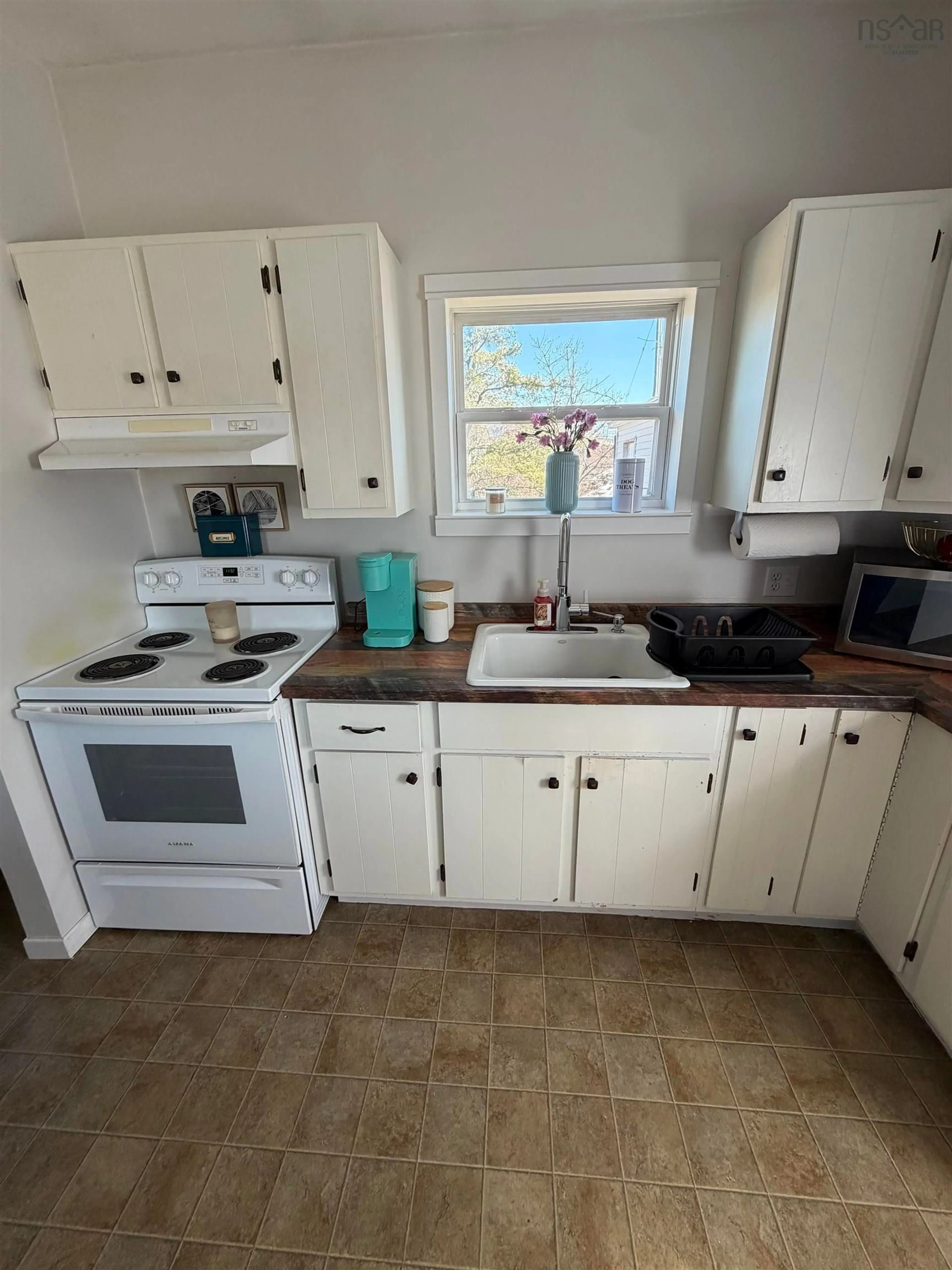 Standard kitchen, unknown for 20 Somers Road, Antigonish Nova Scotia B2G 2Z3