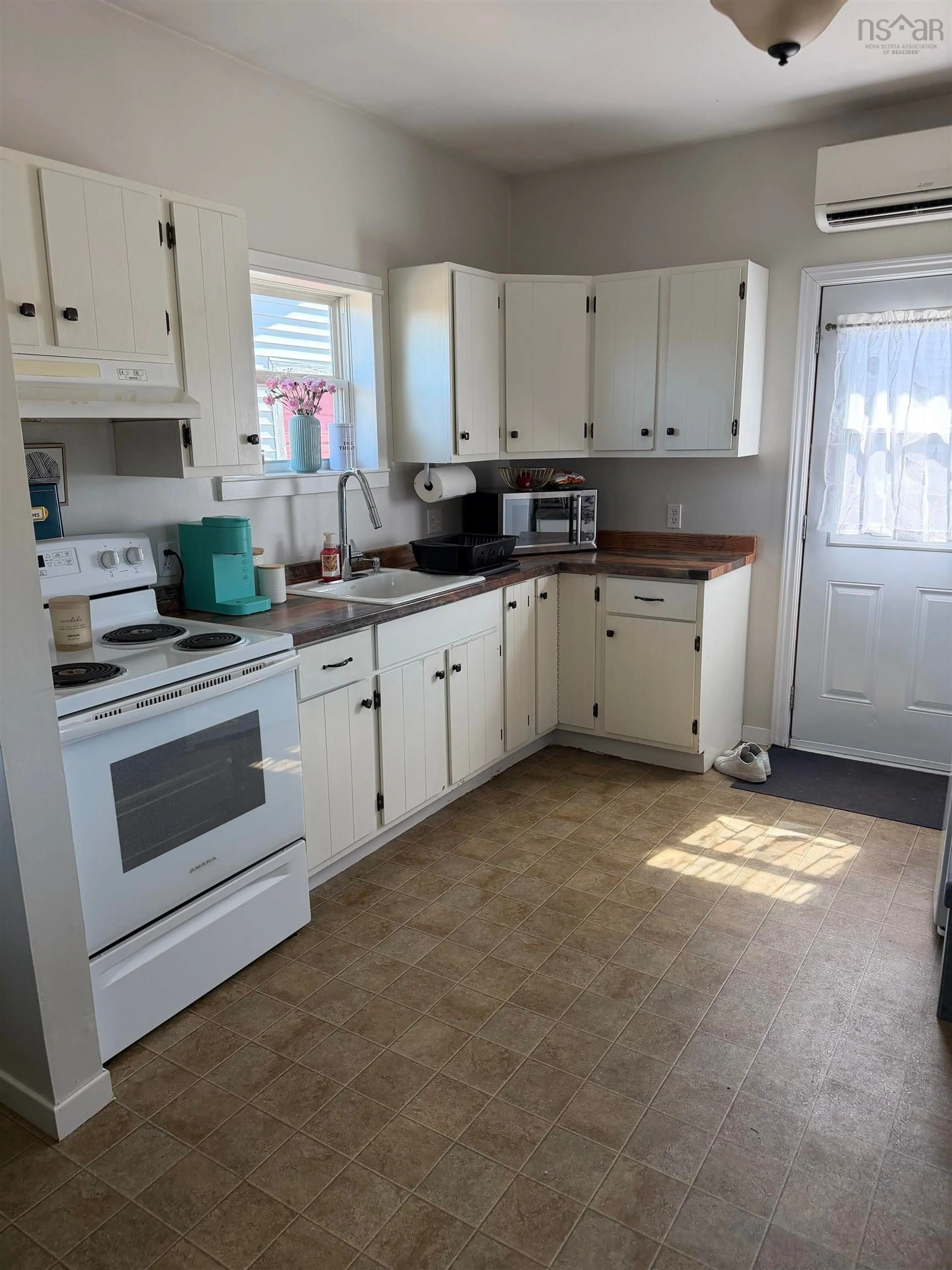 Standard kitchen, unknown for 20 Somers Road, Antigonish Nova Scotia B2G 2Z3