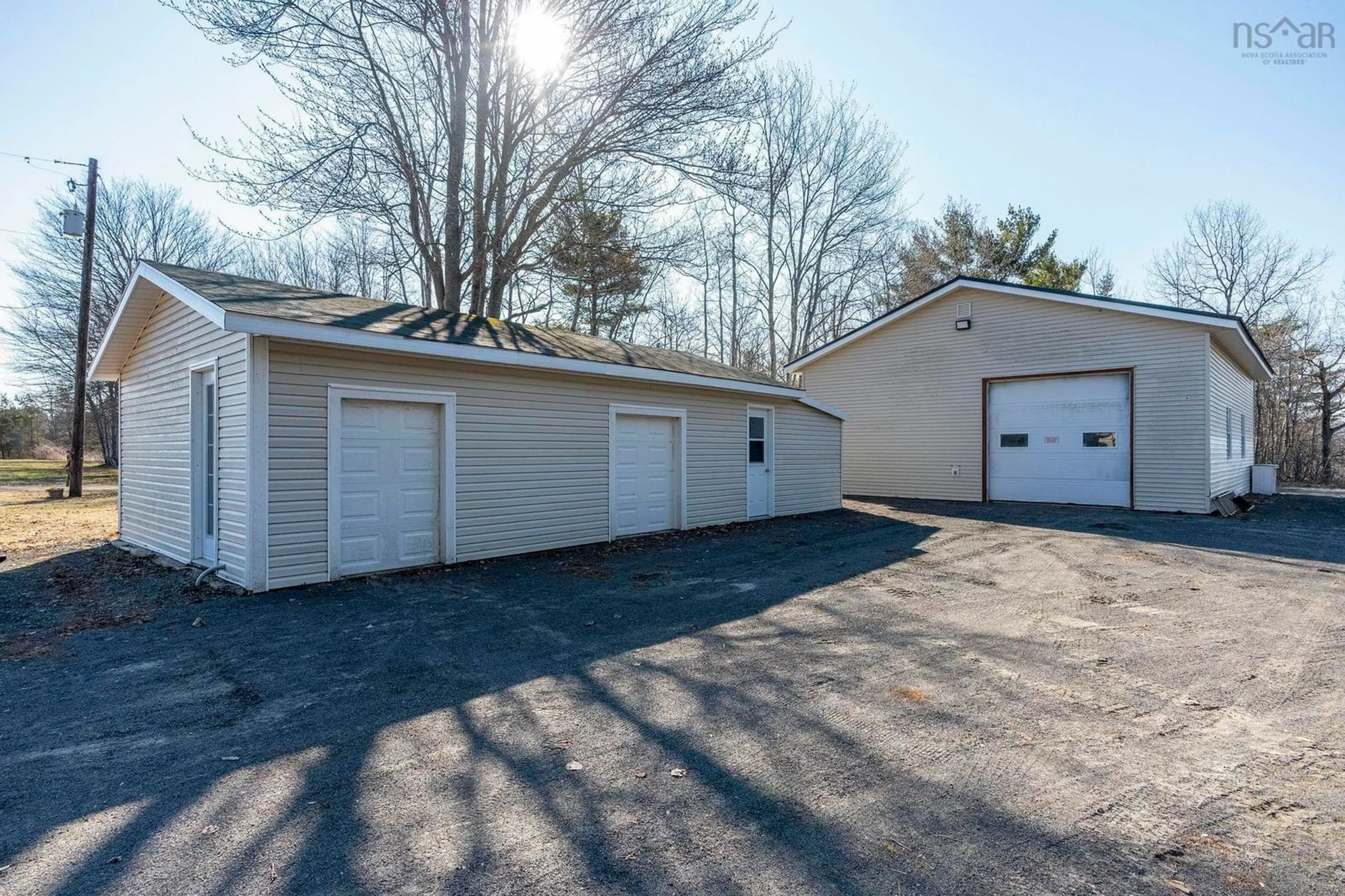 Indoor garage for 4168 1 Hwy, South Berwick Nova Scotia B0P 1E0