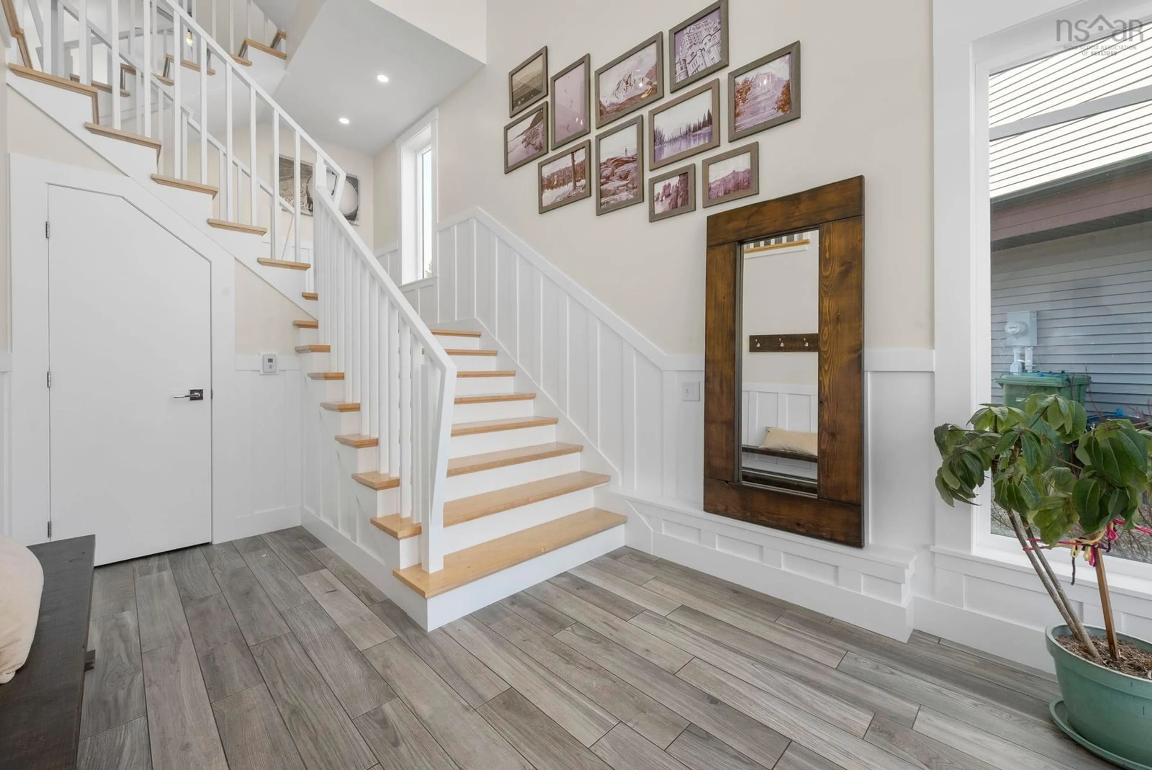 Indoor entryway for 78 Bramwell Crt, Bedford Nova Scotia B4B 0W2