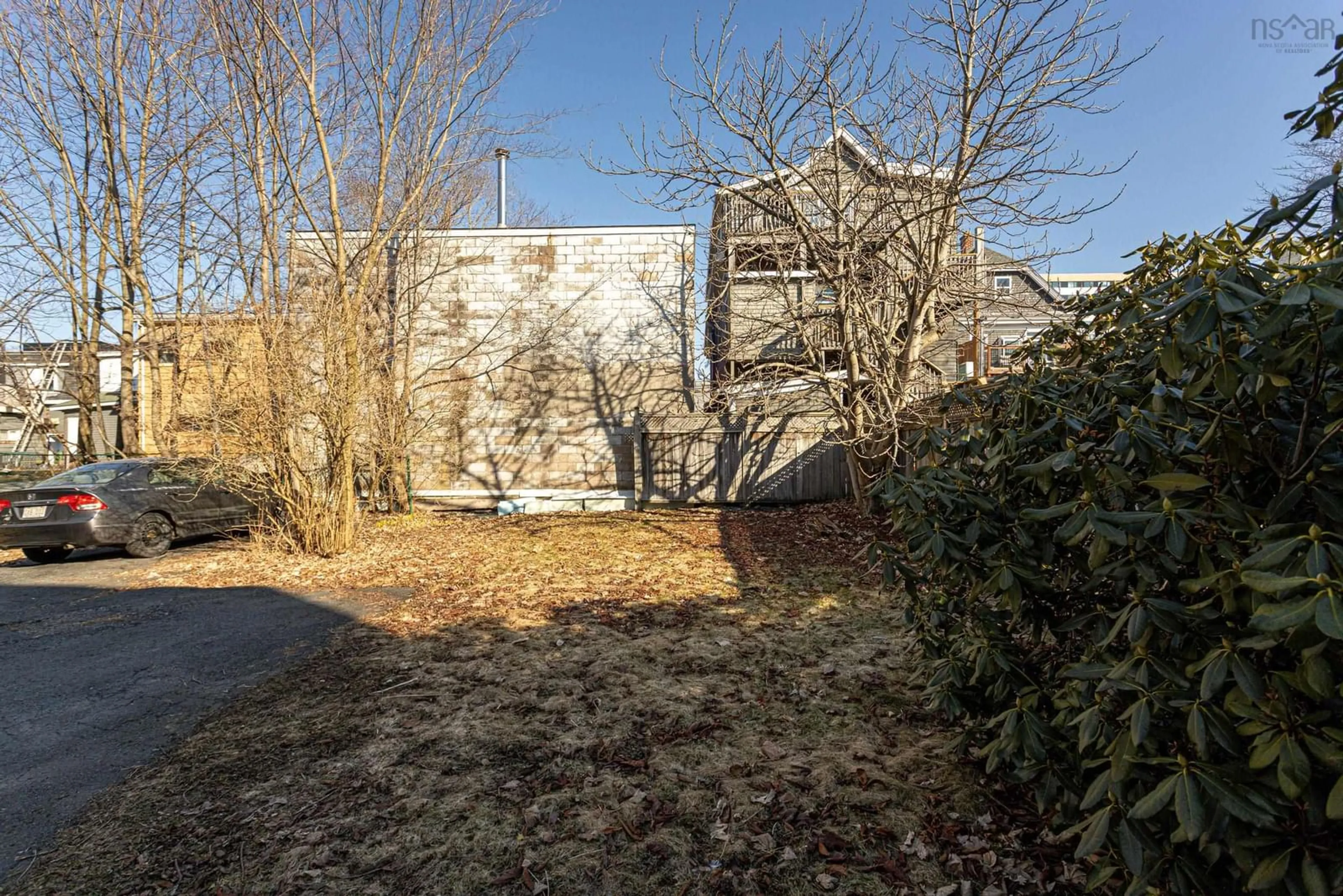 A pic from outside/outdoor area/front of a property/back of a property/a pic from drone, unknown for 6173 Pepperell St, Halifax Nova Scotia B3H 2P1