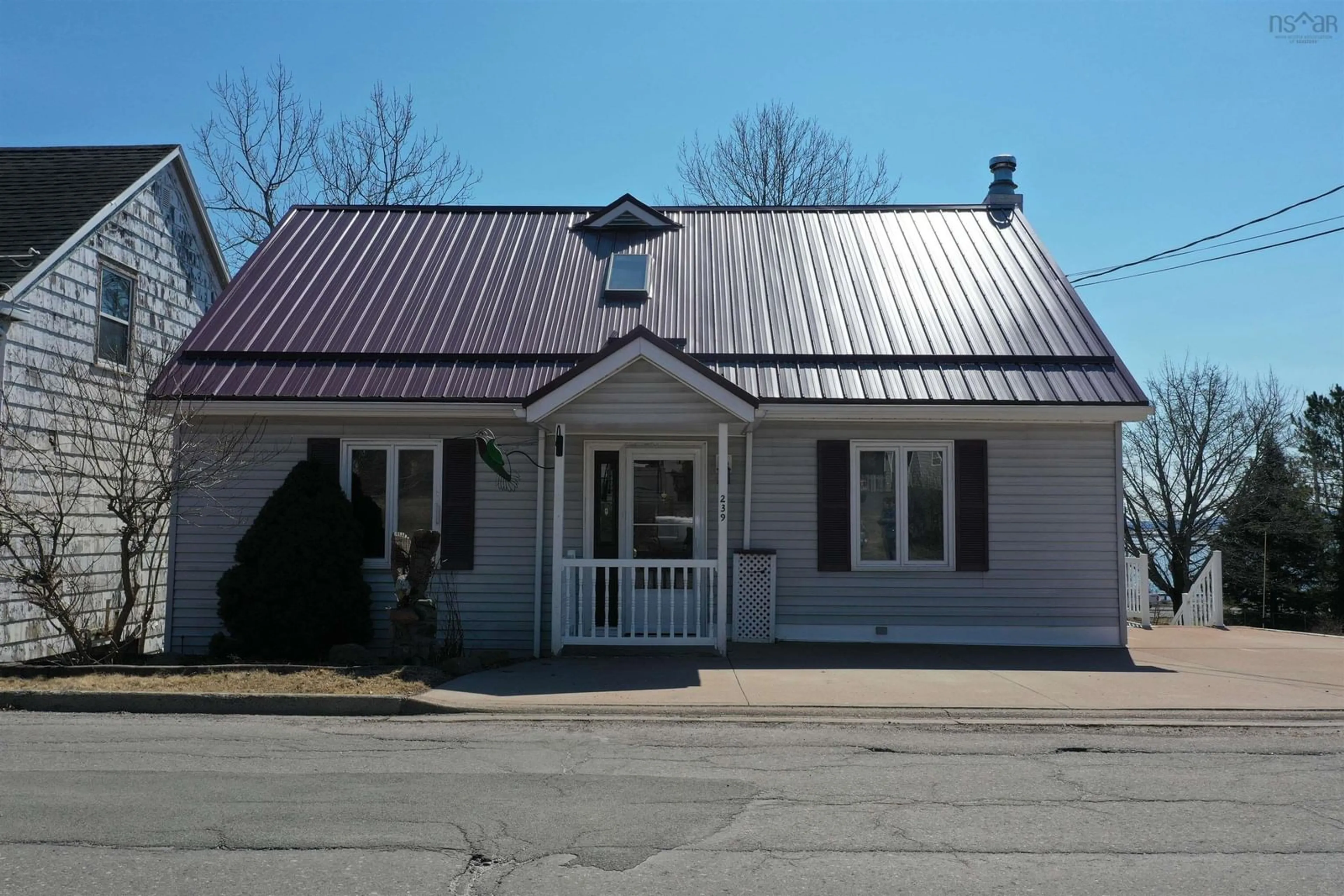 Home with vinyl exterior material, building for 239 High St, Pictou Nova Scotia B0K 1S0