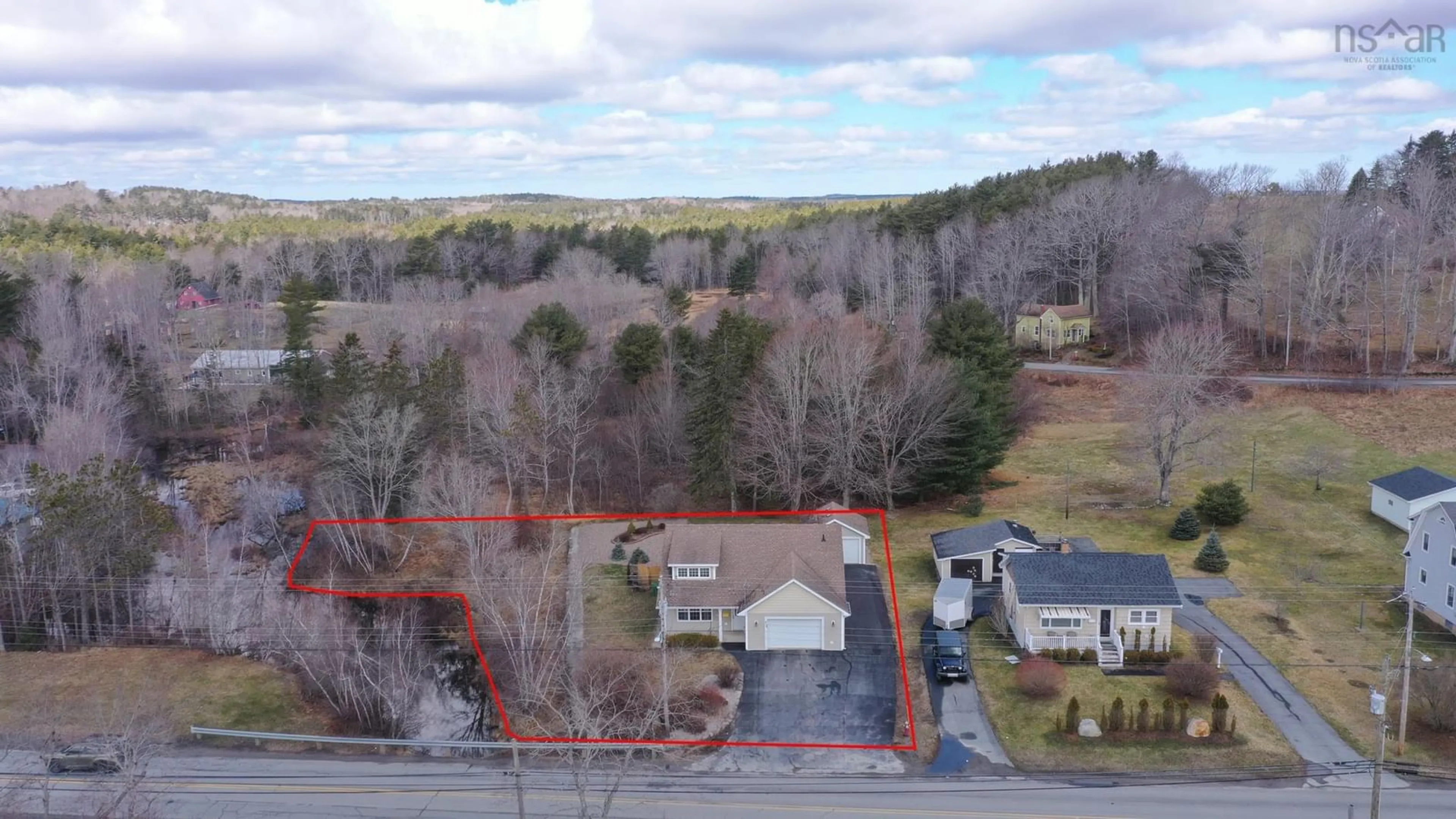 A pic from outside/outdoor area/front of a property/back of a property/a pic from drone, unknown for 318 Victoria Rd, Bridgewater Nova Scotia B4V 2P1