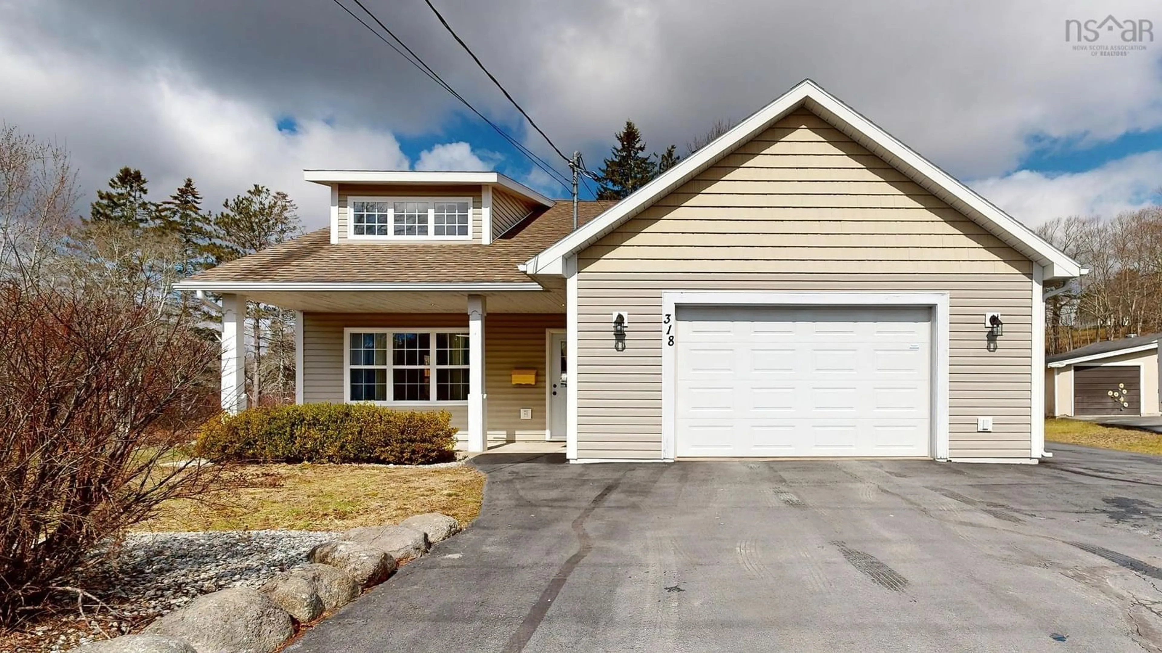 Home with vinyl exterior material, street for 318 Victoria Rd, Bridgewater Nova Scotia B4V 2P1