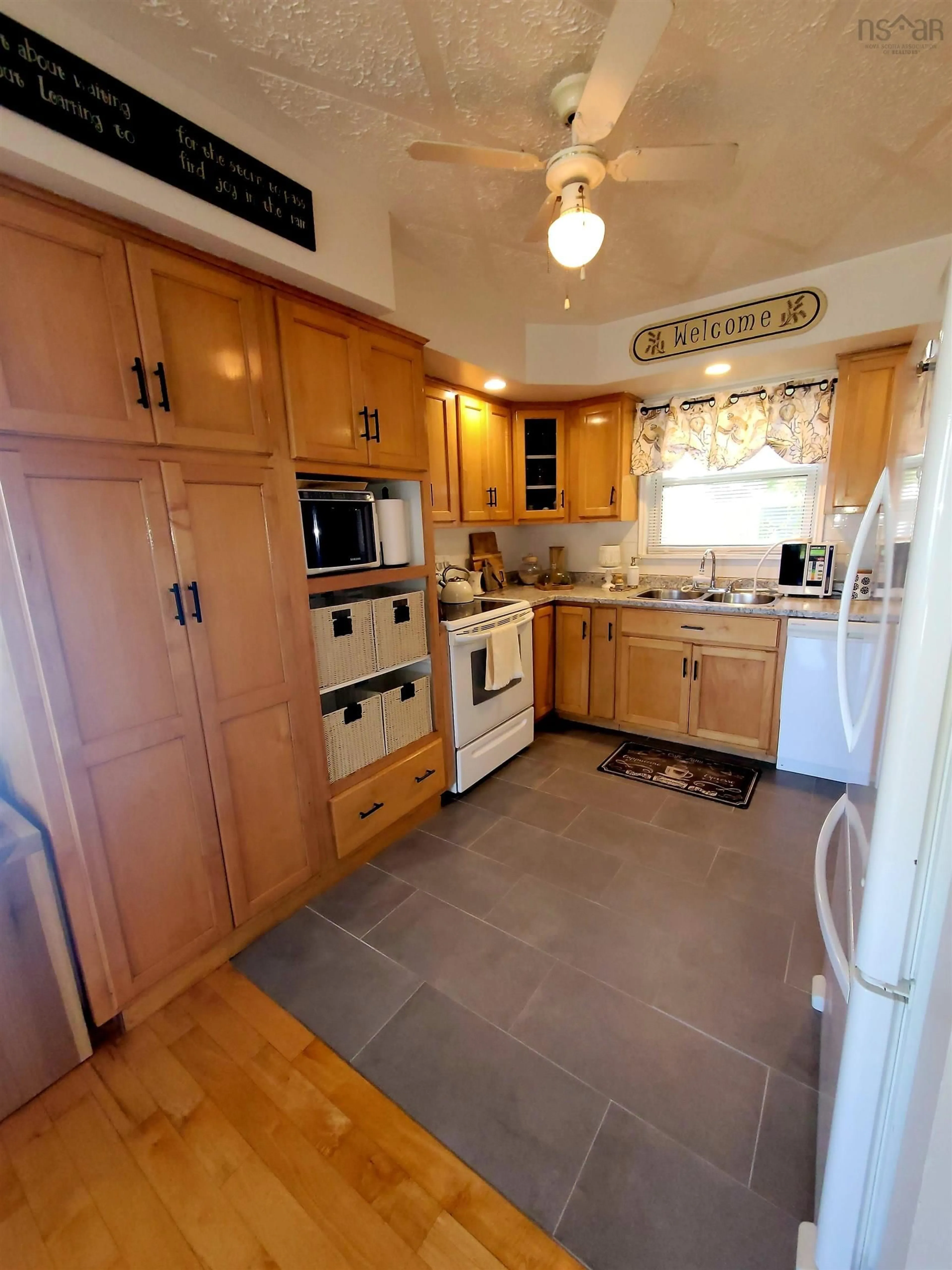 Standard kitchen, ceramic/tile floor for 19 Highland St, Glace Bay Nova Scotia B1A 2T4