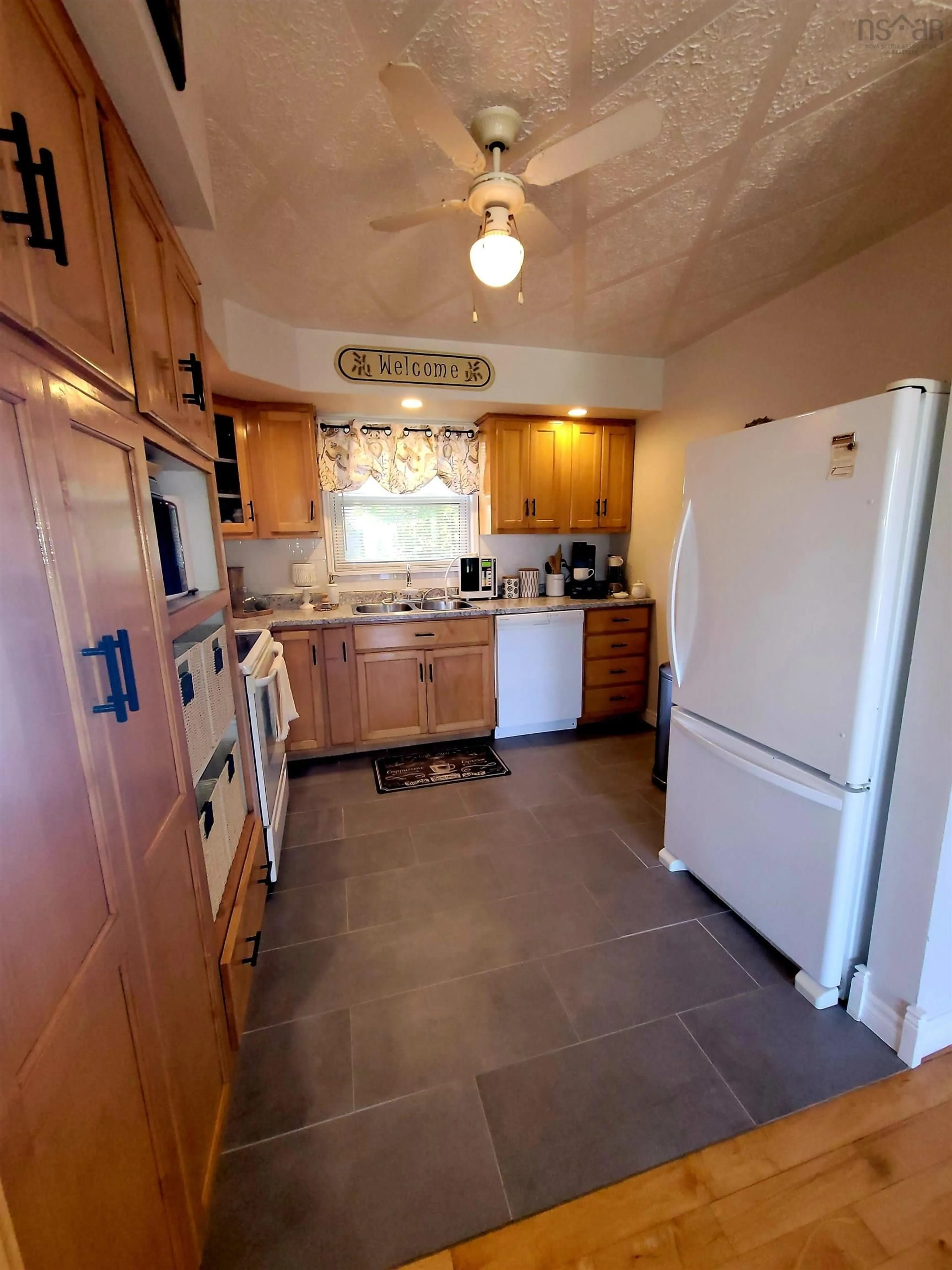 Standard kitchen, ceramic/tile floor for 19 Highland St, Glace Bay Nova Scotia B1A 2T4