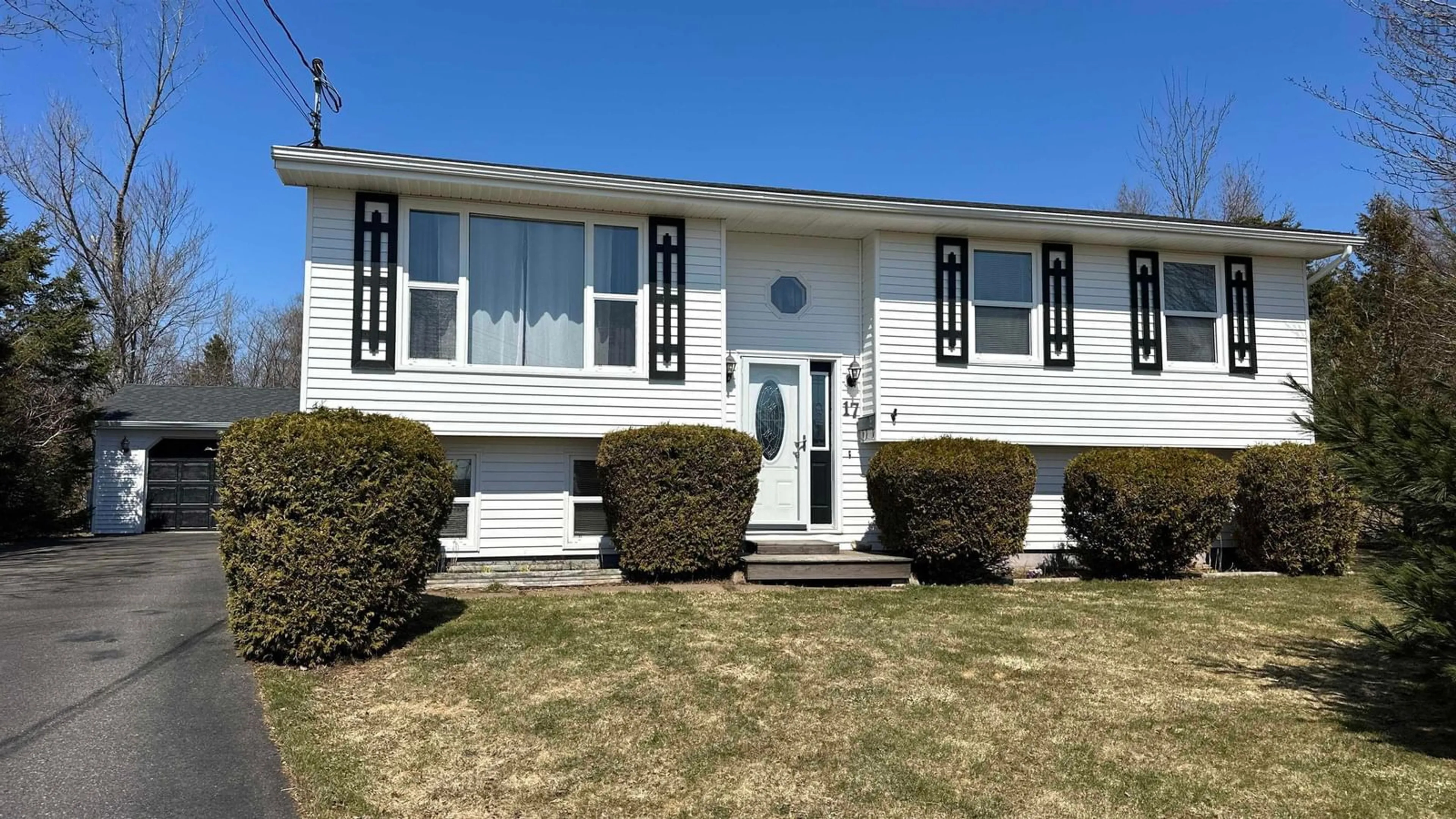 Home with vinyl exterior material, street for 17 Menlow Crt, North River Nova Scotia B6L 6L9