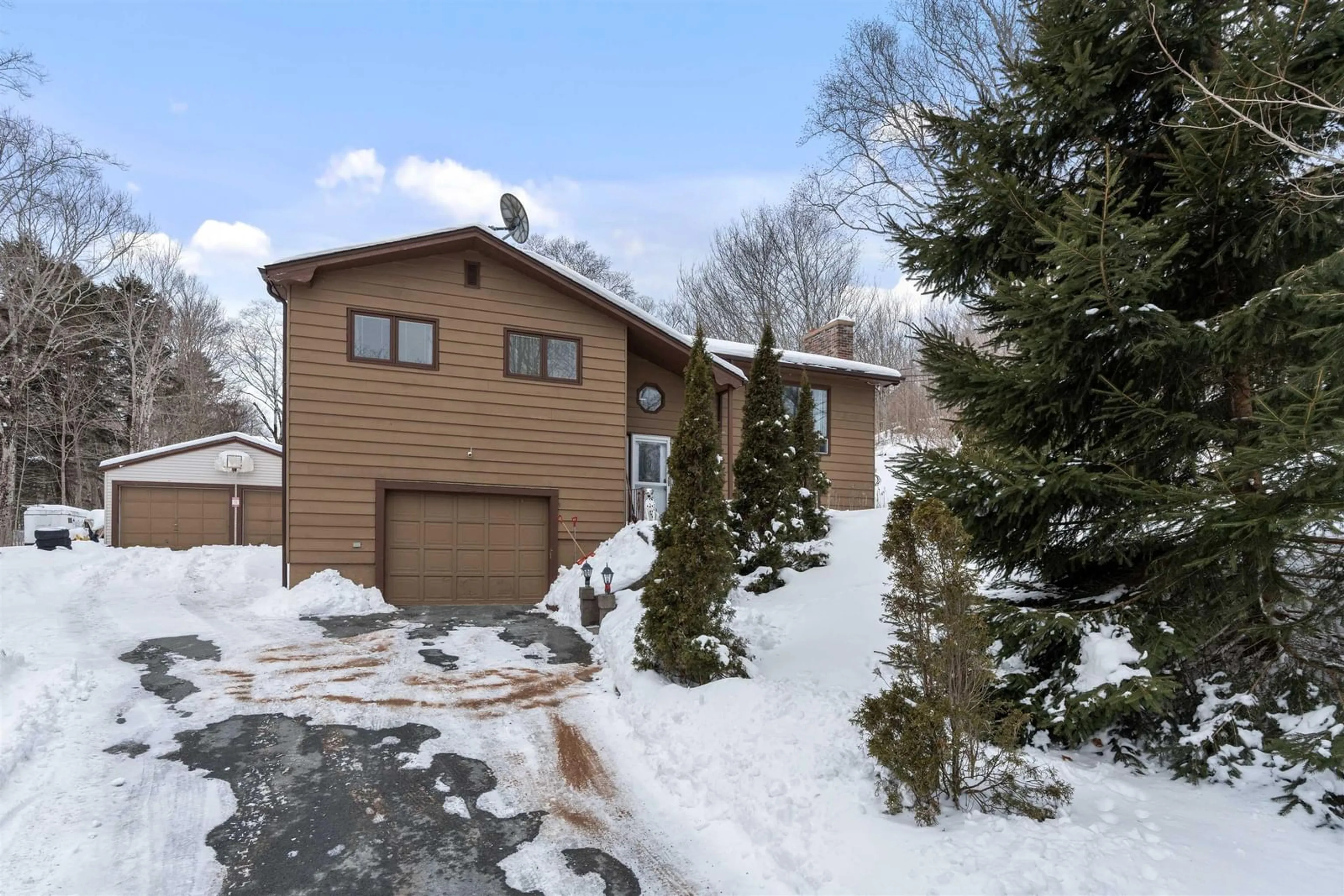 A pic from outside/outdoor area/front of a property/back of a property/a pic from drone, street for 86 Theresa Crt, Lake Echo Nova Scotia B3E 1B1