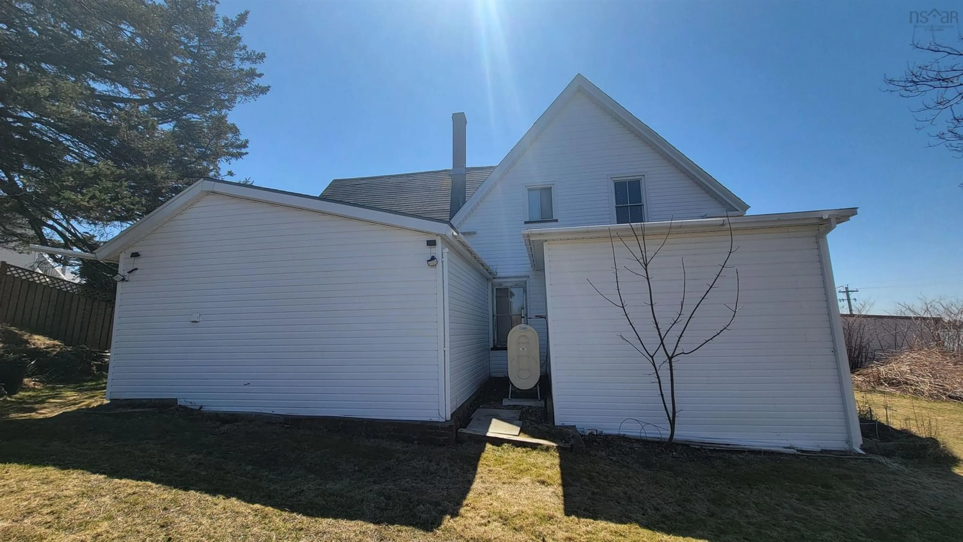 Unknown for 2-4 Baker St, Yarmouth Nova Scotia B5A 2W7