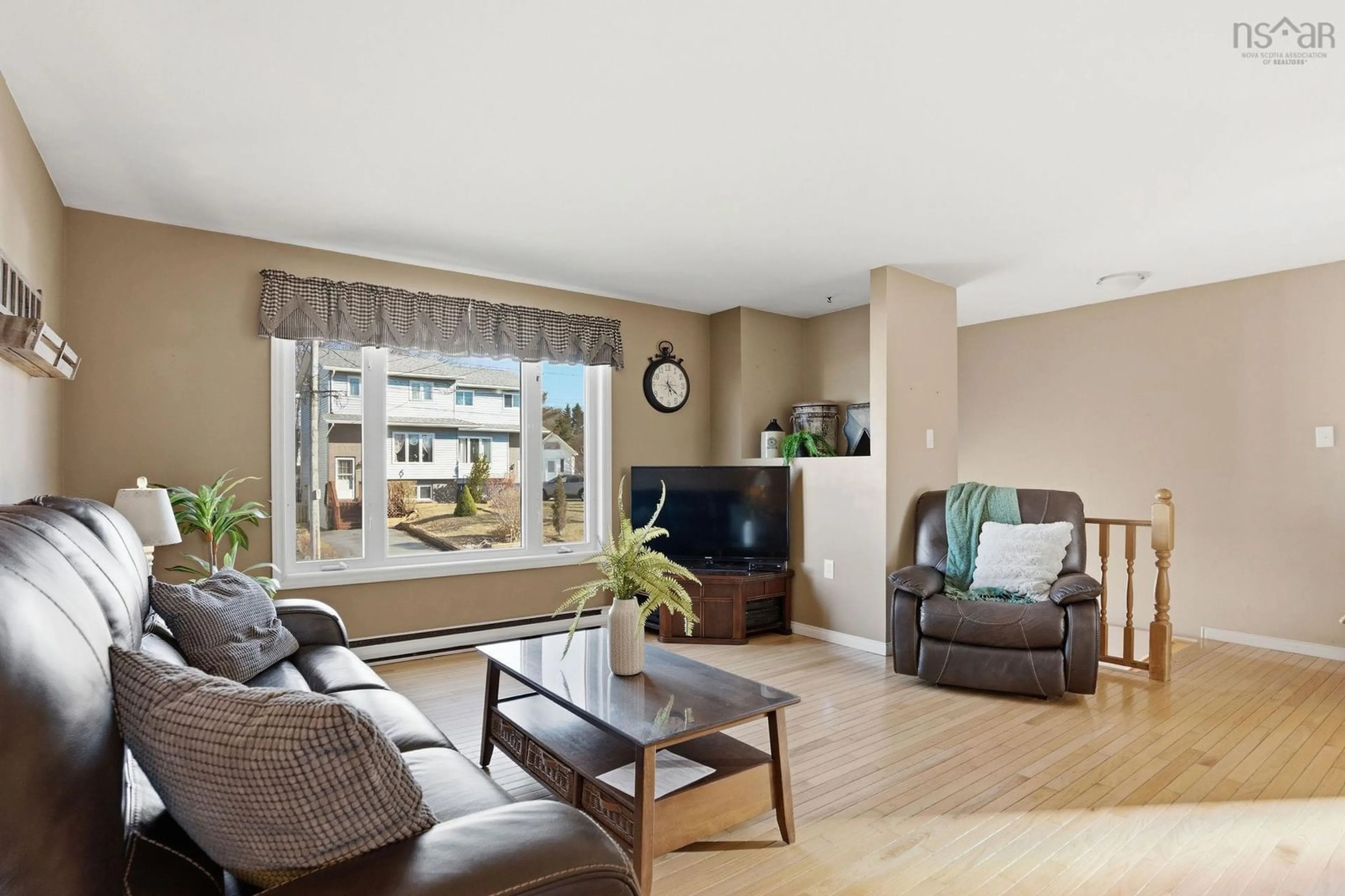 Living room with furniture, unknown for 1 Oakwood Crt, Dartmouth Nova Scotia B2W 5P8