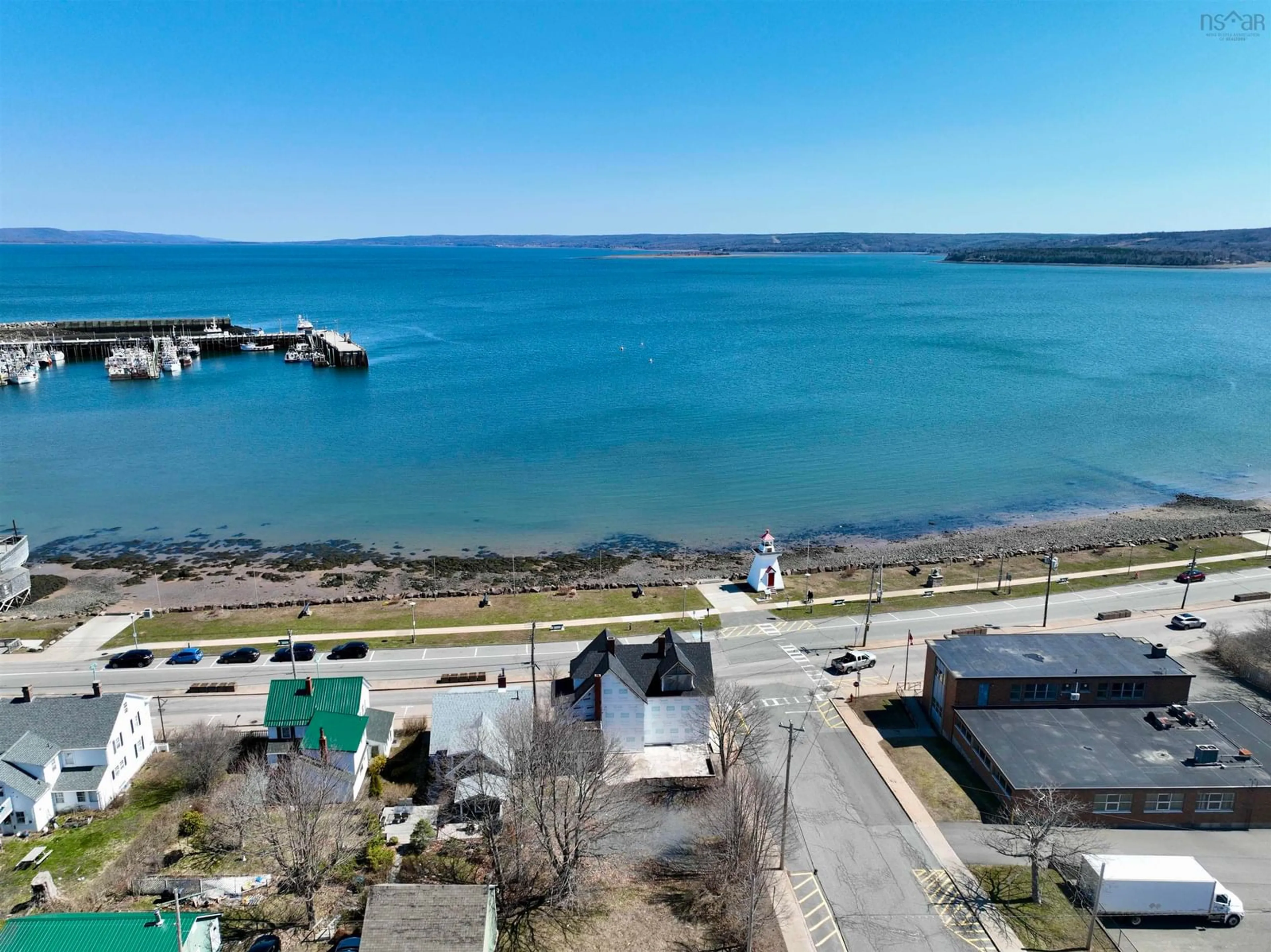 A pic from outside/outdoor area/front of a property/back of a property/a pic from drone, water/lake/river/ocean view for 9 Water St, Digby Nova Scotia B0V 1A0
