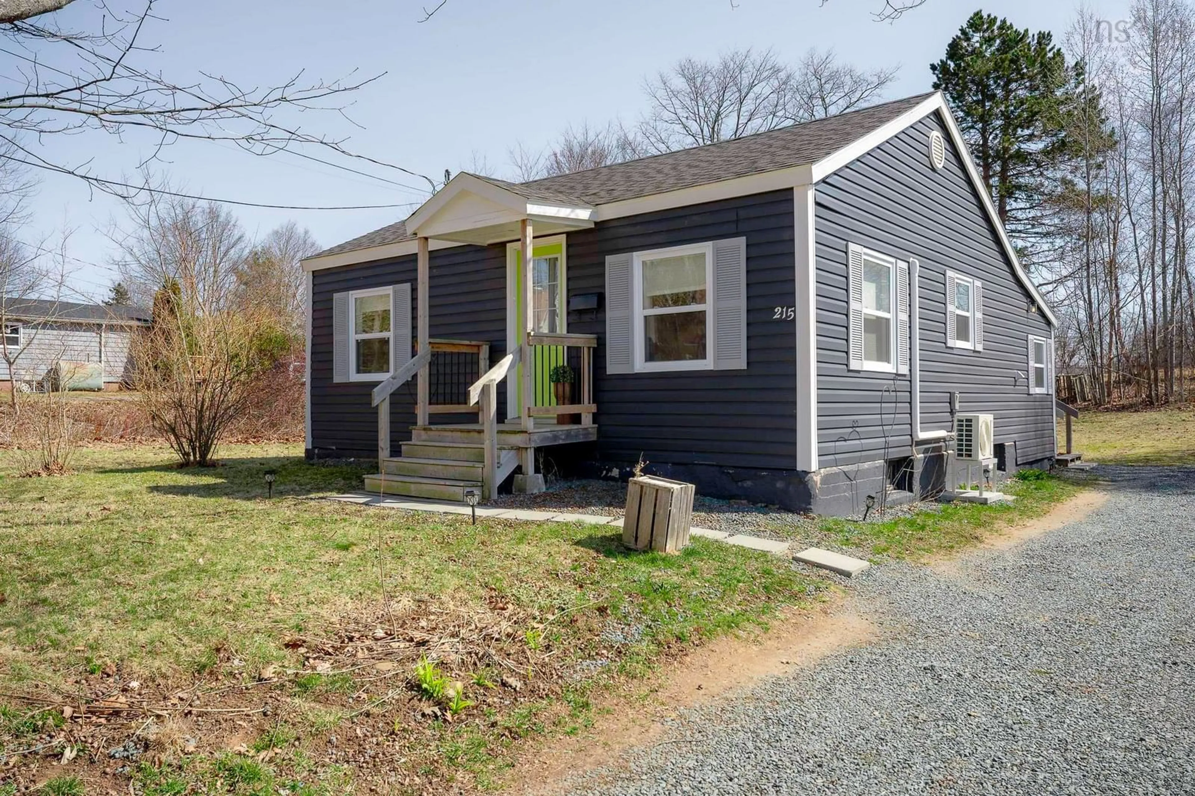 Home with vinyl exterior material, street for 215 Oakdene Ave, North Kentville Nova Scotia B4N 2C3