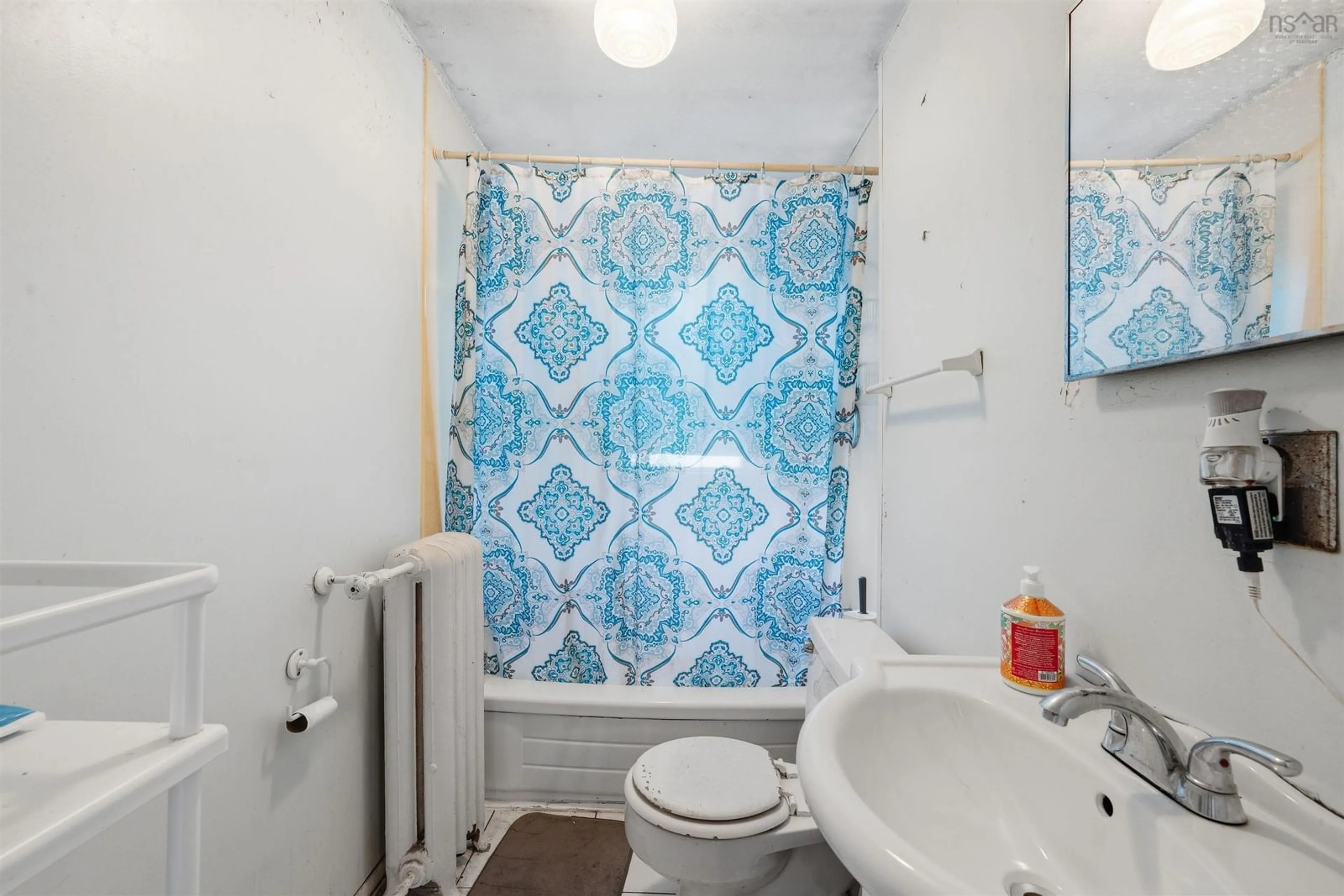 Standard bathroom, unknown for 1034 Barrington St #3, Halifax Peninsula Nova Scotia B3K 2W9