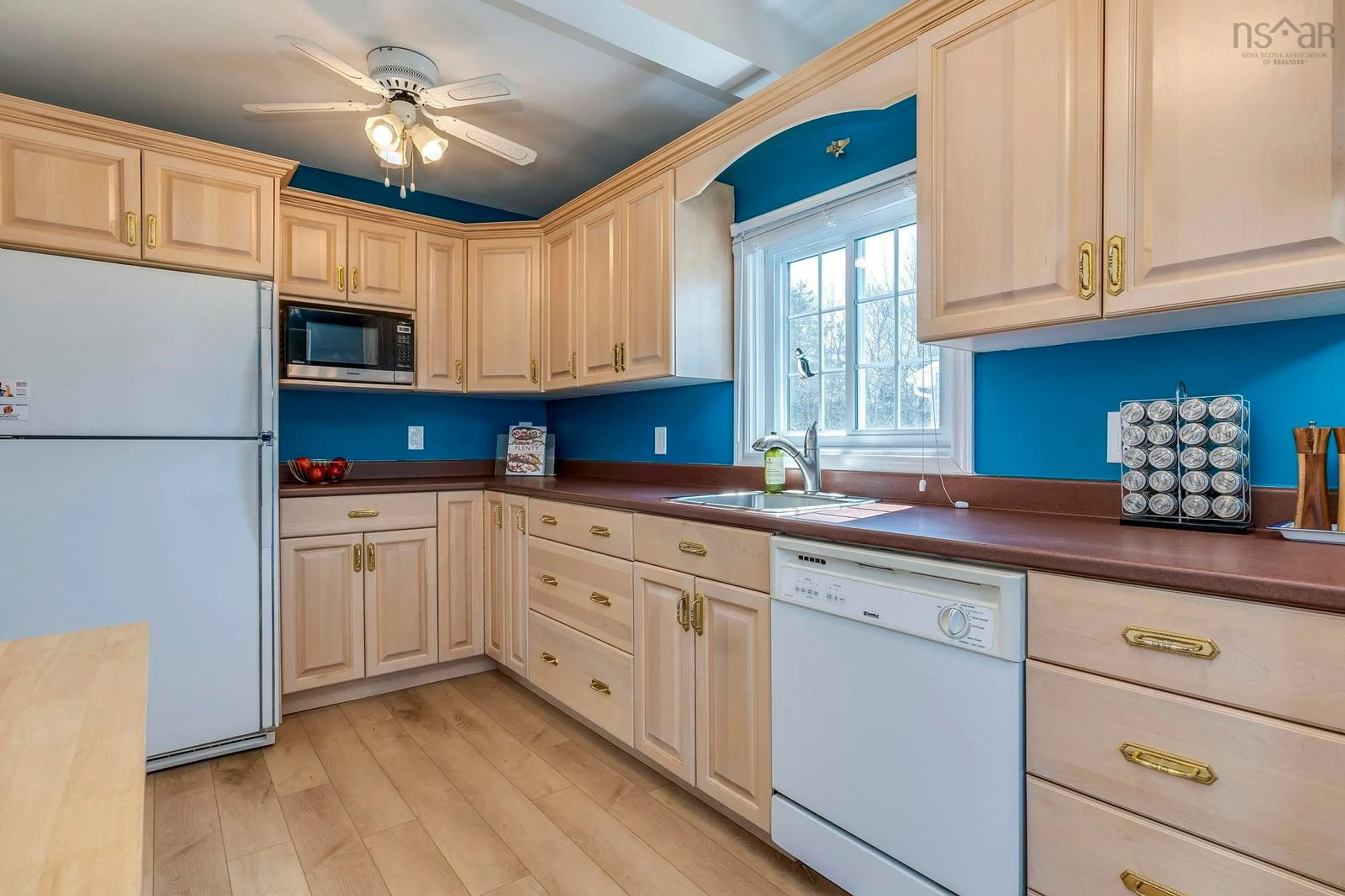 Standard kitchen, unknown for 18 Devon Cres, Halifax Nova Scotia B3R 2G3
