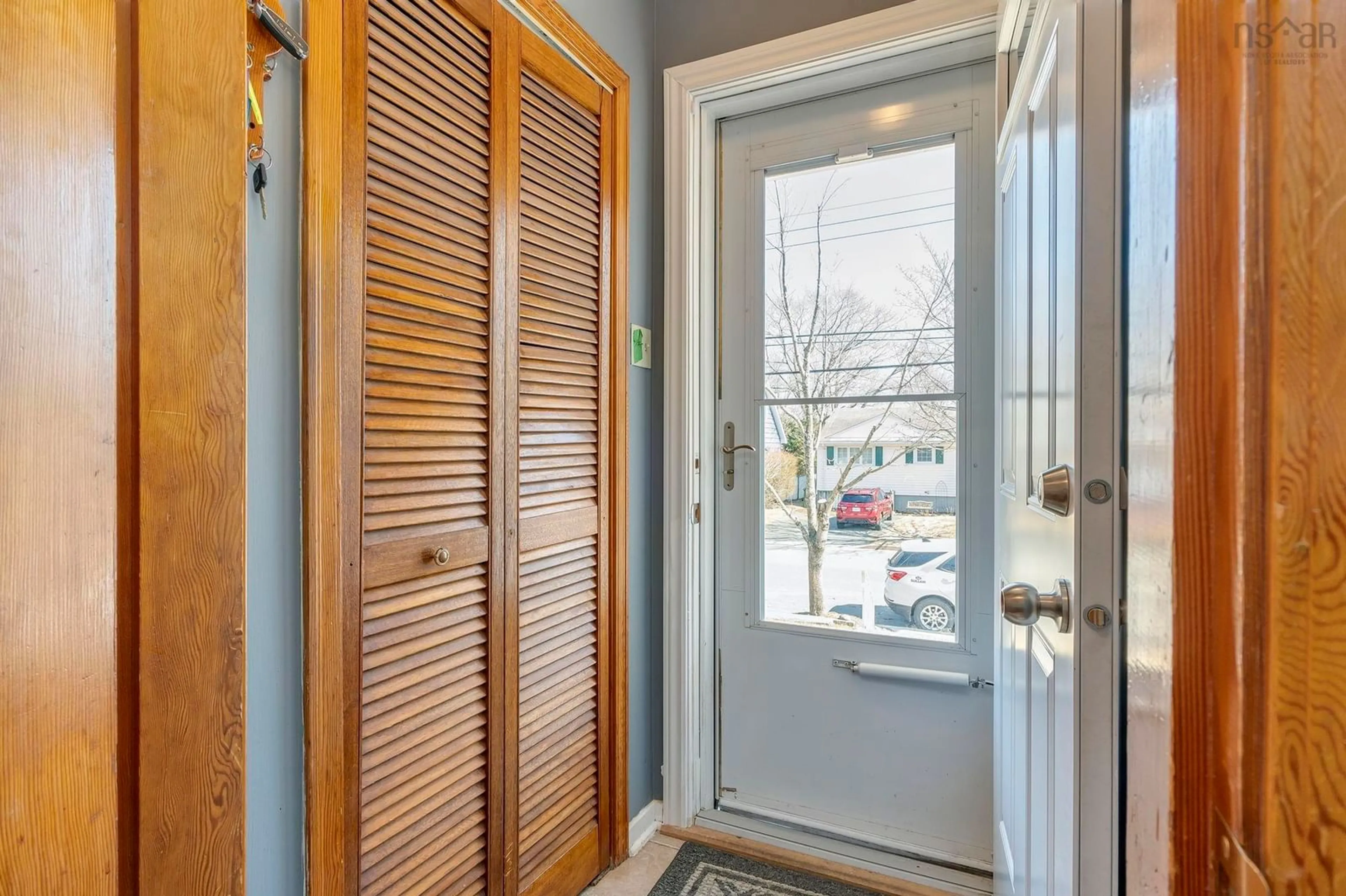 Indoor entryway for 105 Chappell St, Dartmouth Nova Scotia B3A 3P9