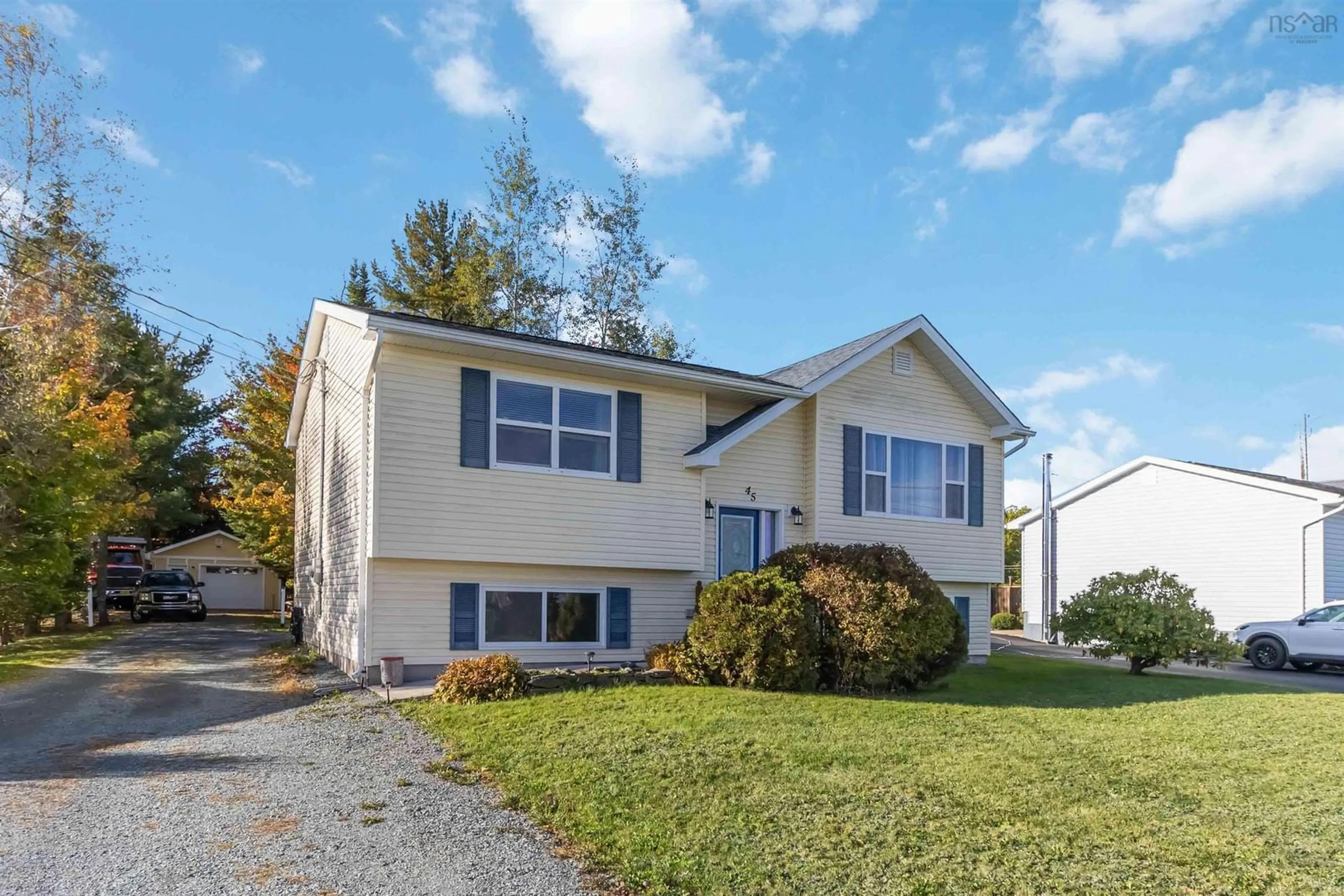 Home with vinyl exterior material, street for 45 Grove Ave, Beaver Bank Nova Scotia B4G 1B7