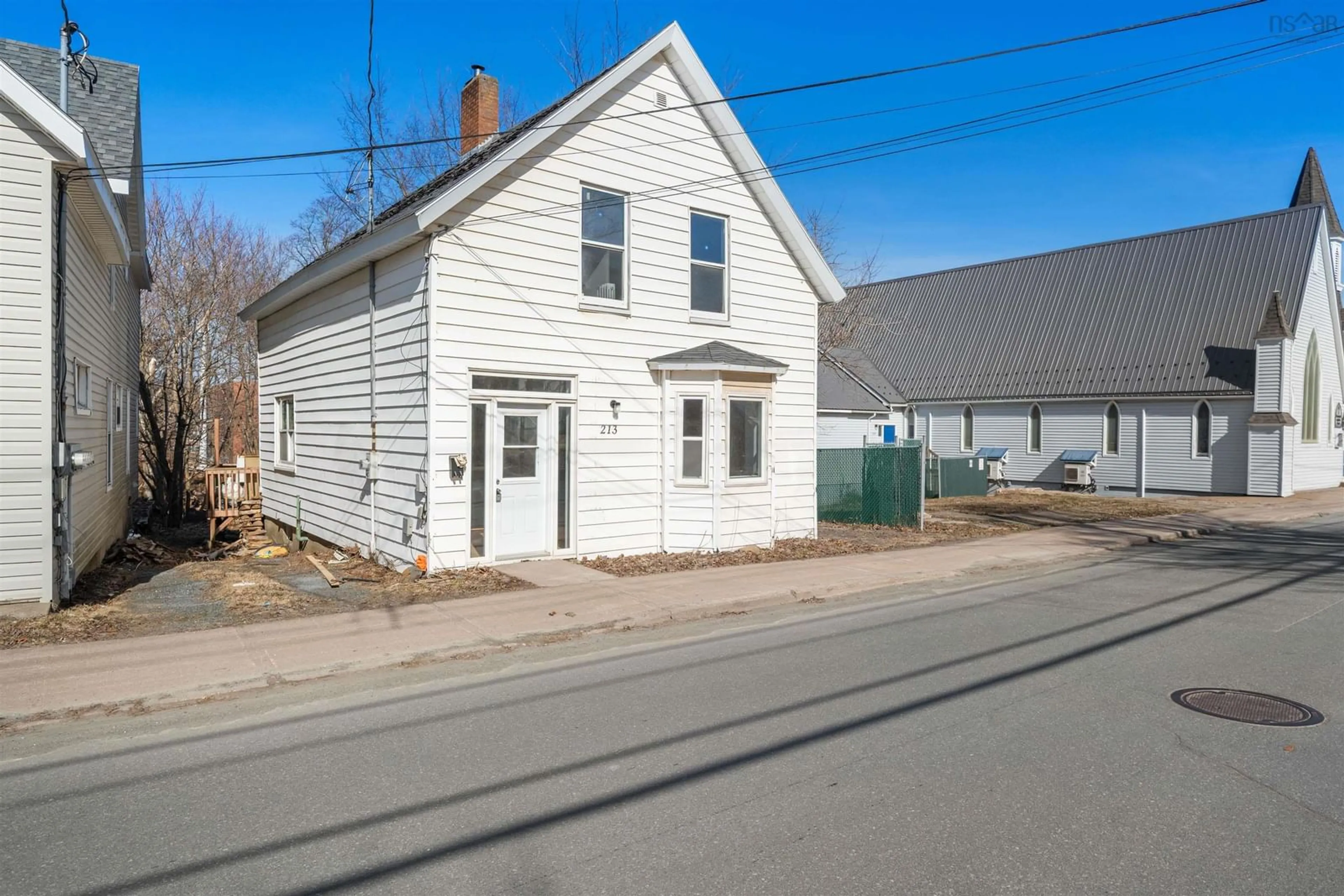 A pic from outside/outdoor area/front of a property/back of a property/a pic from drone, street for 213 Temperance St, New Glasgow Nova Scotia B2W 0G9