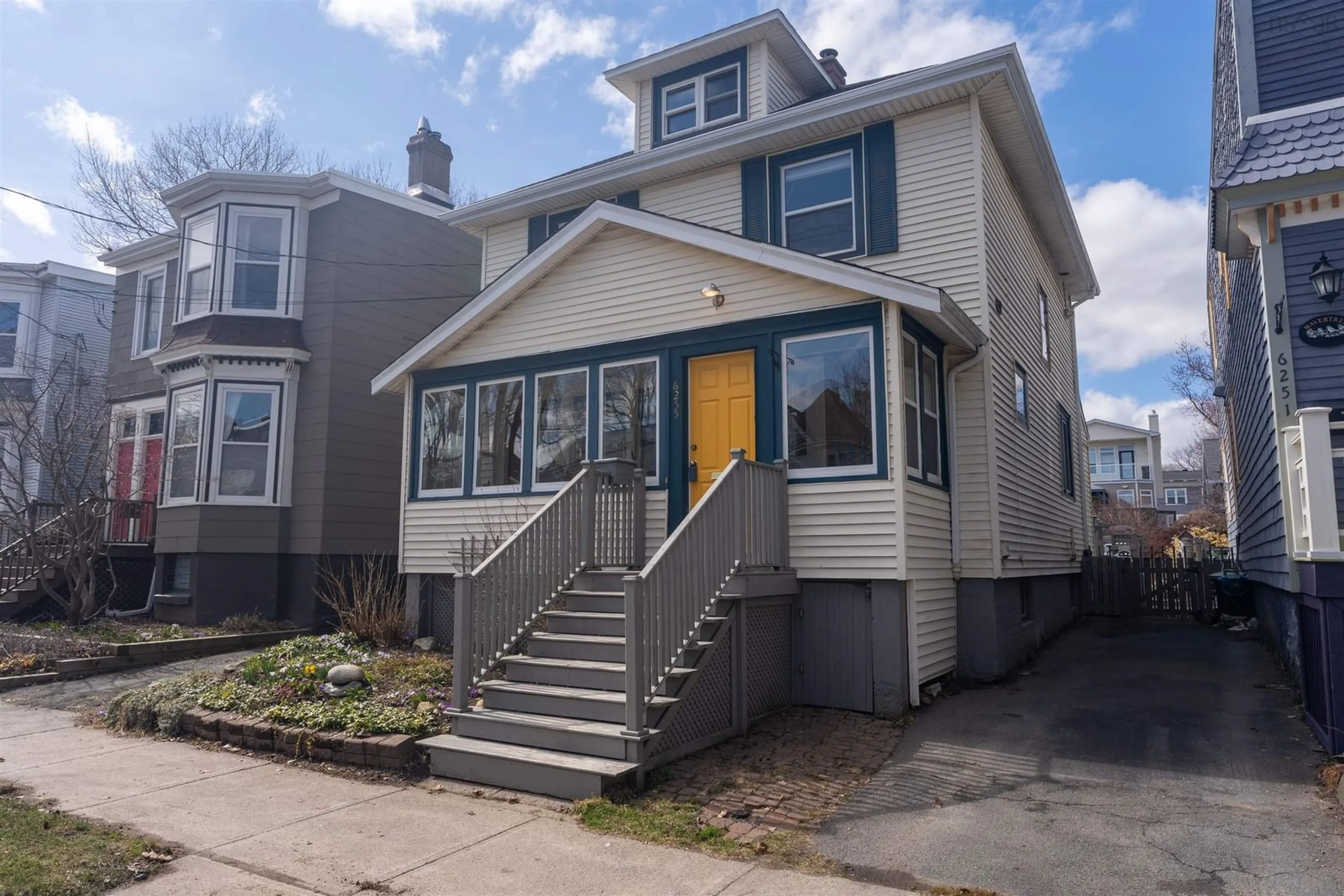 Home with vinyl exterior material, street for 6255 North St, Halifax Peninsula Nova Scotia B3L 1P4