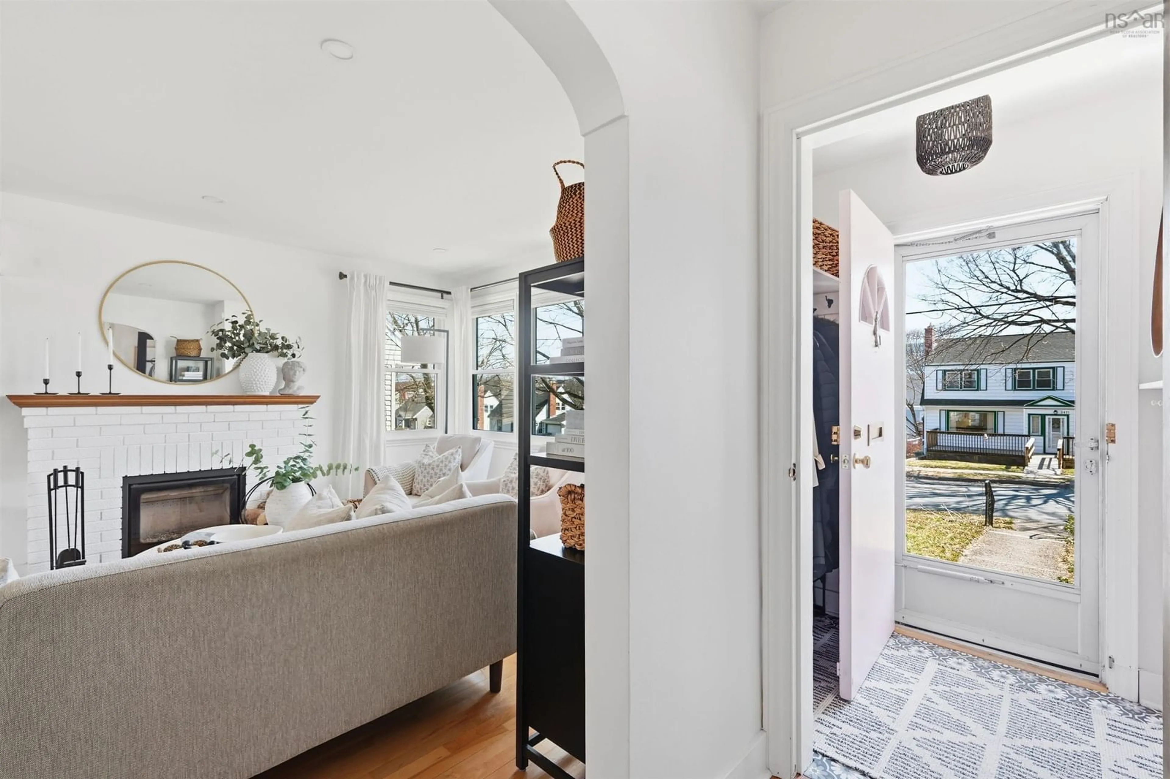 Indoor entryway for 3470 Rowe Ave, Halifax Nova Scotia B3L 4C7