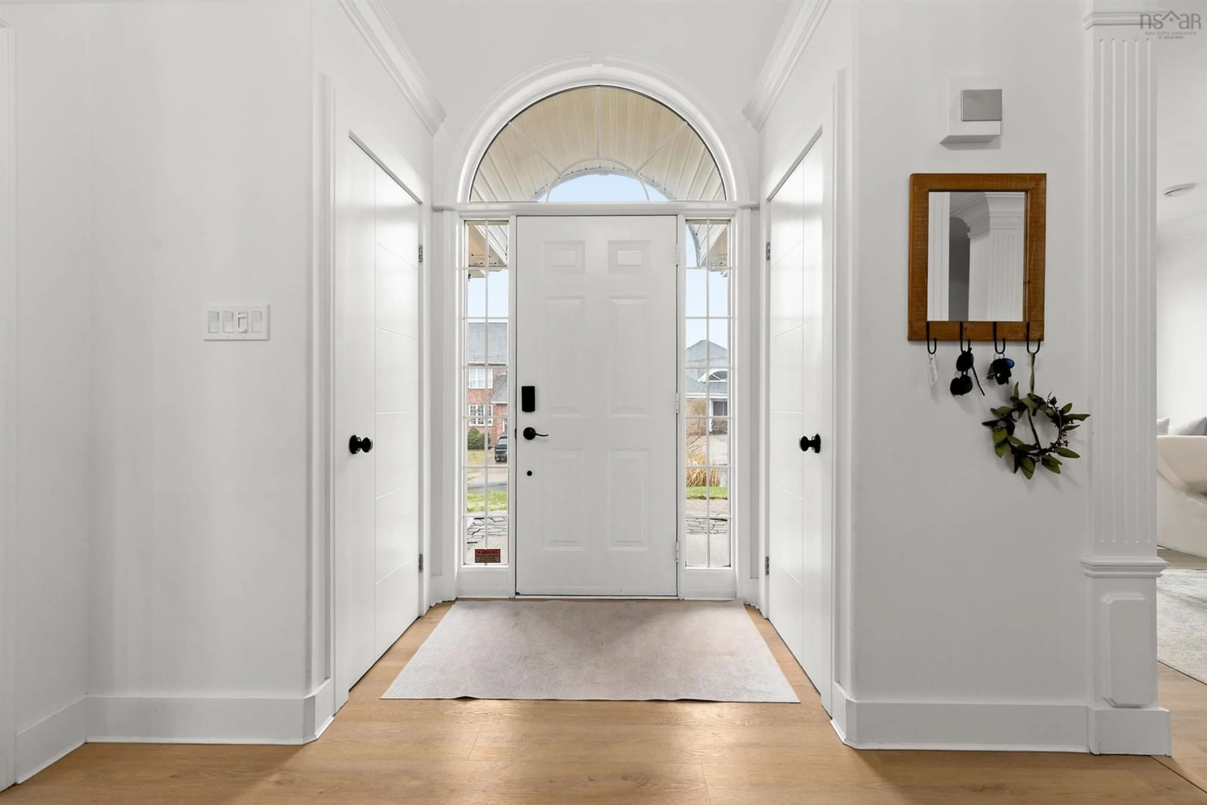 Indoor entryway for 149 Cresthaven Dr, Halifax Nova Scotia B3M 2E4