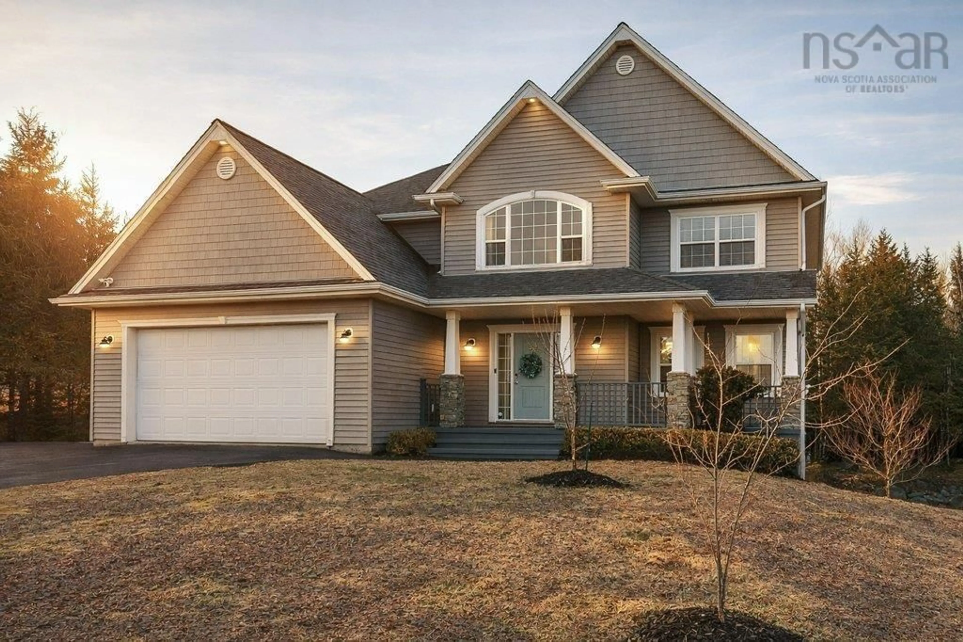 Home with vinyl exterior material, street for 35 Falcourt Run, Upper Tantallon Nova Scotia B3Z 0G1