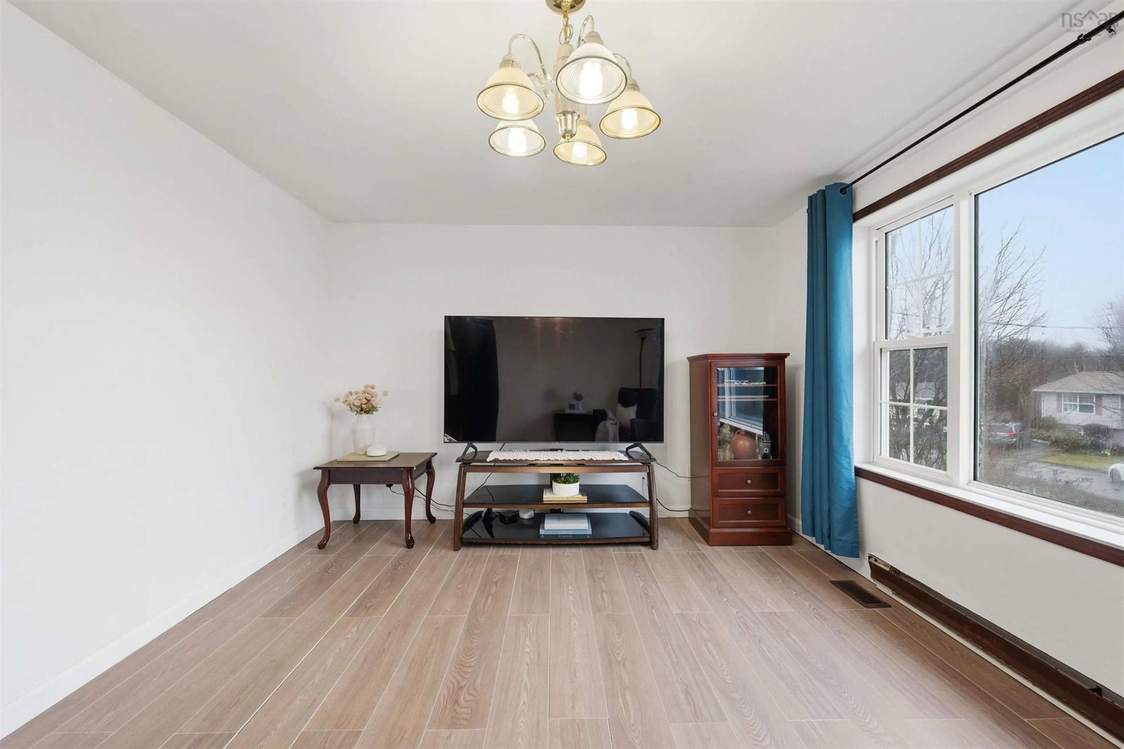 Living room with furniture, wood/laminate floor for 6 Granby Crt, Halifax Nova Scotia B3R 2M7